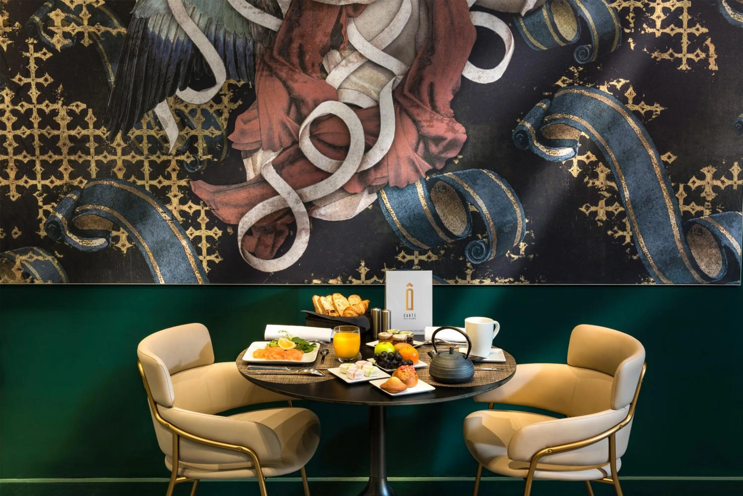 Restaurant/places to eat in Le Louis Hotel Versailles Château - MGallery Collection