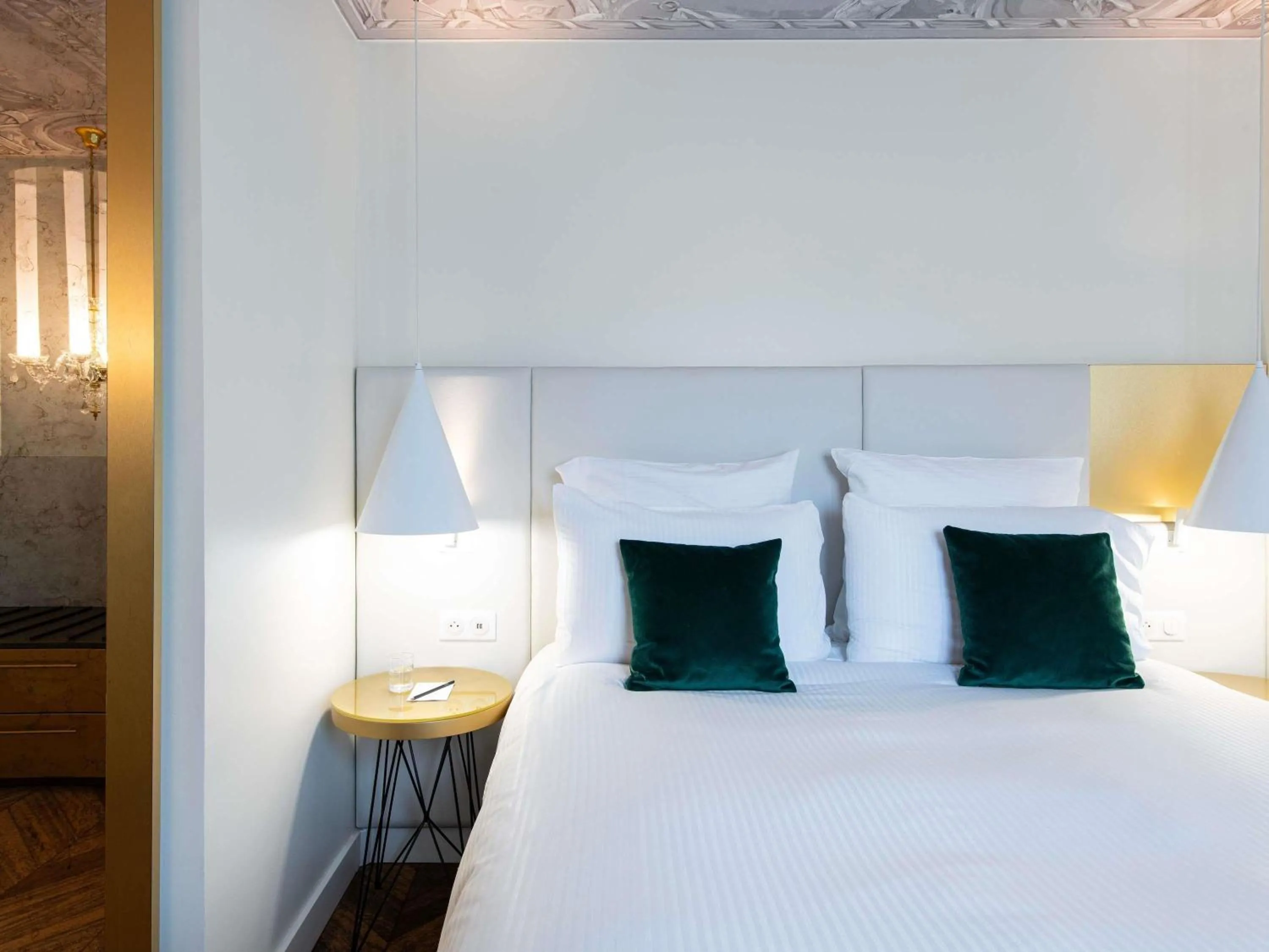 Bedroom, Bed in Le Louis Hotel Versailles Château - MGallery Collection