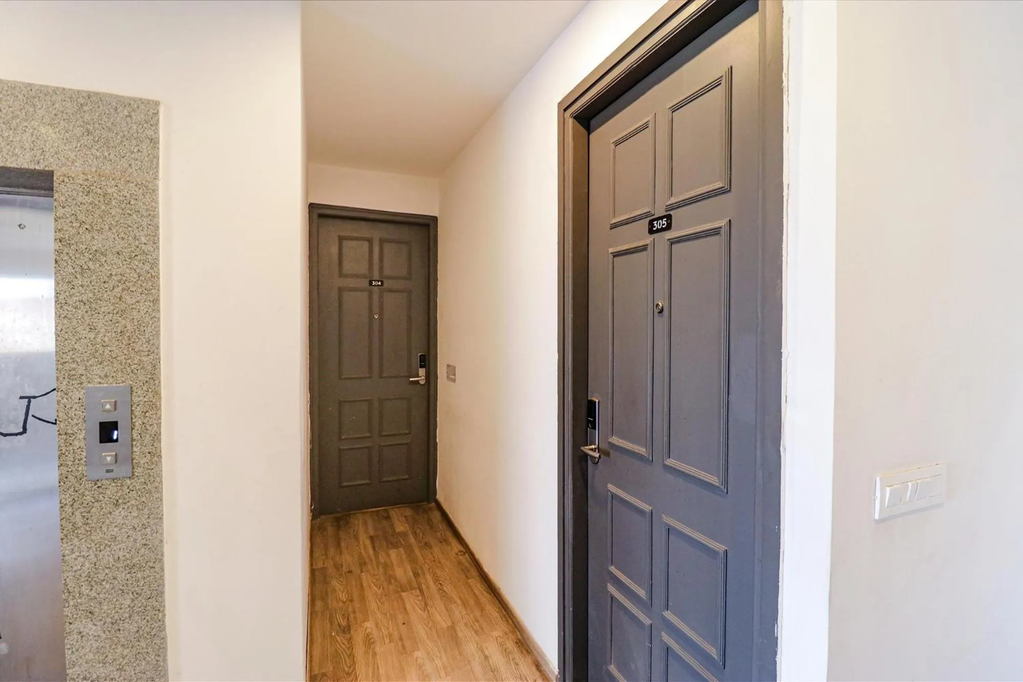 Lobby or reception in FabHotel Destiny Inn - Nr Medanta Hospital