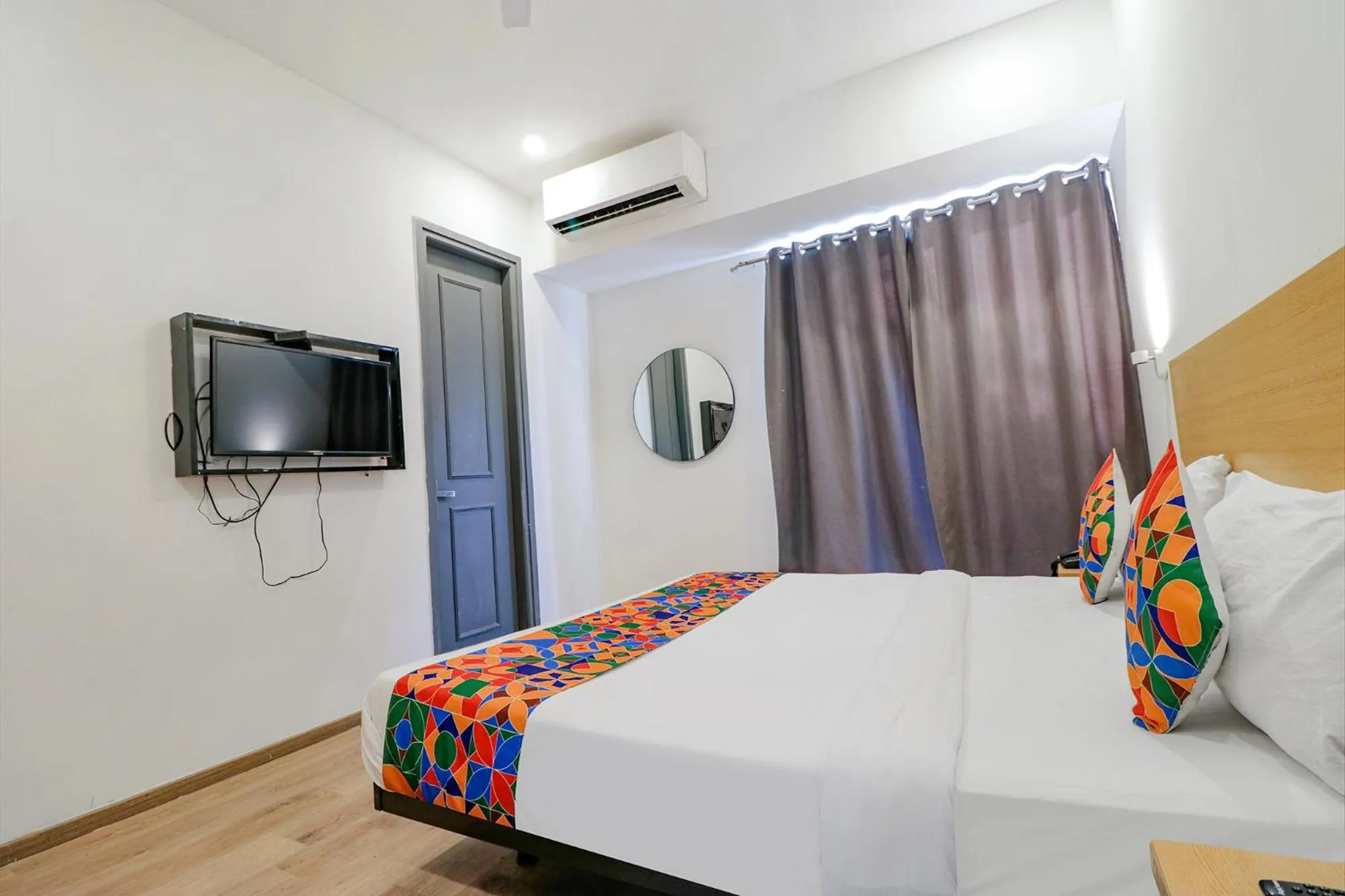 Bedroom, Bed in FabHotel Destiny Inn - Nr Medanta Hospital