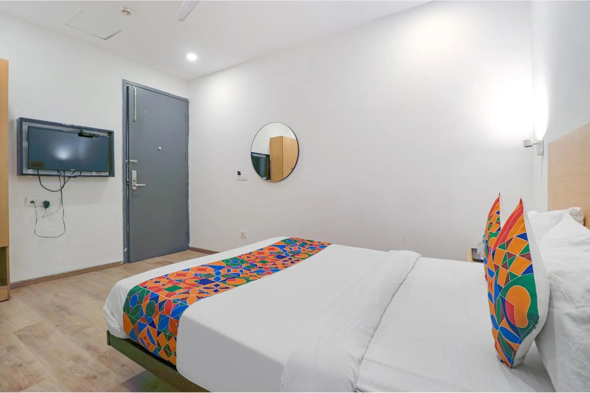 Bedroom, Bed in FabHotel Destiny Inn - Nr Medanta Hospital