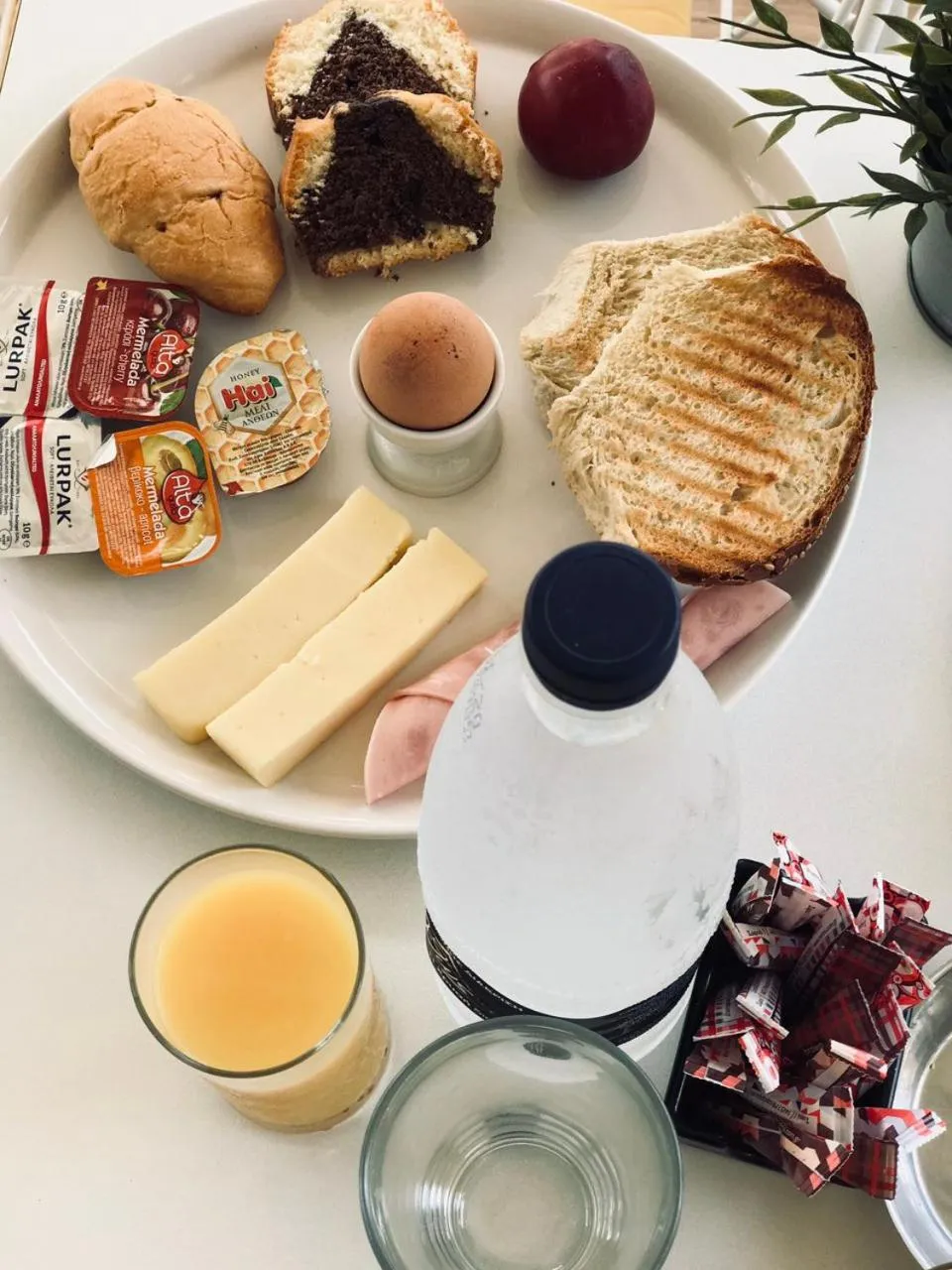 Food in Hotel Papagalos