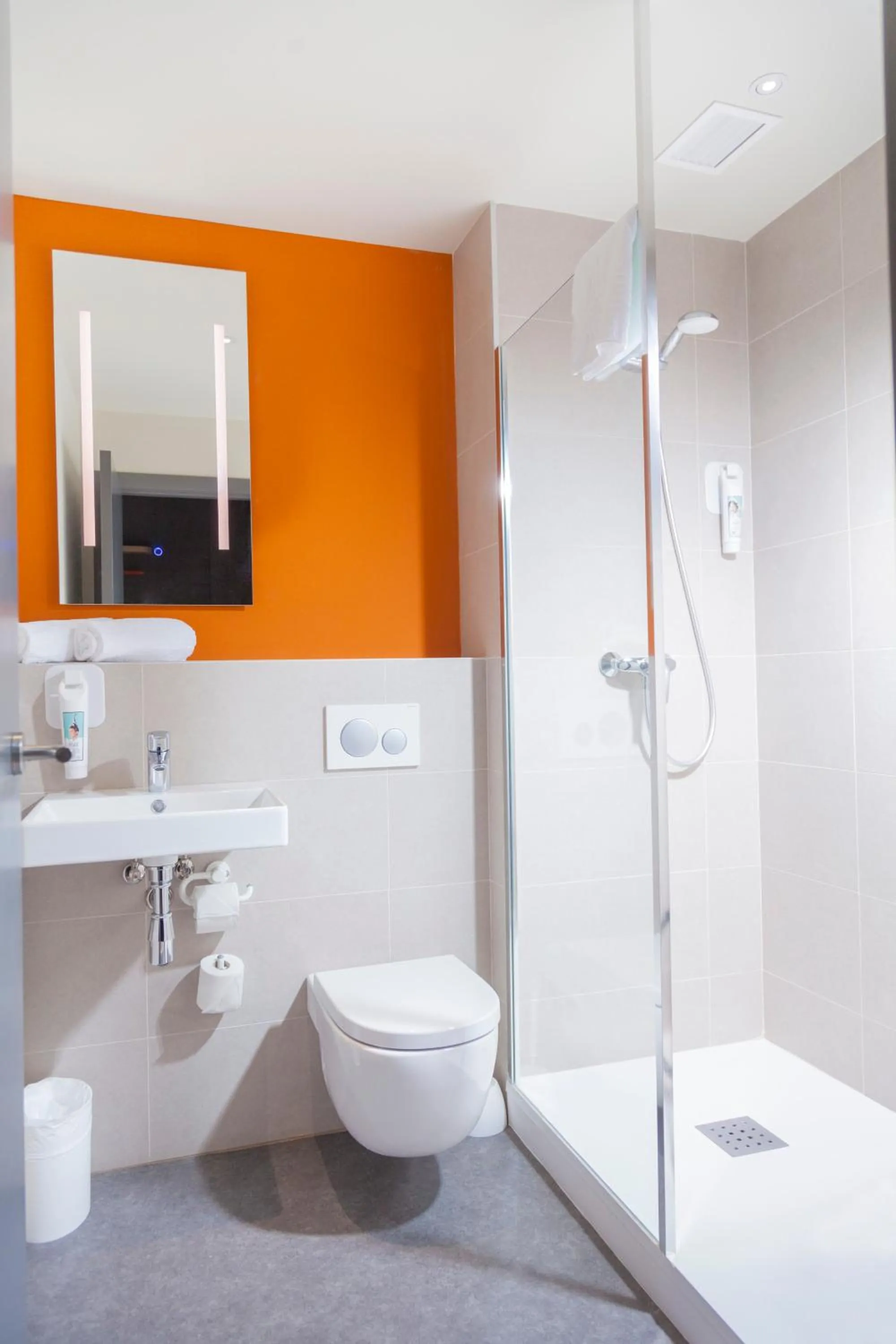 Bathroom in ibis budget Huerta De Murcia