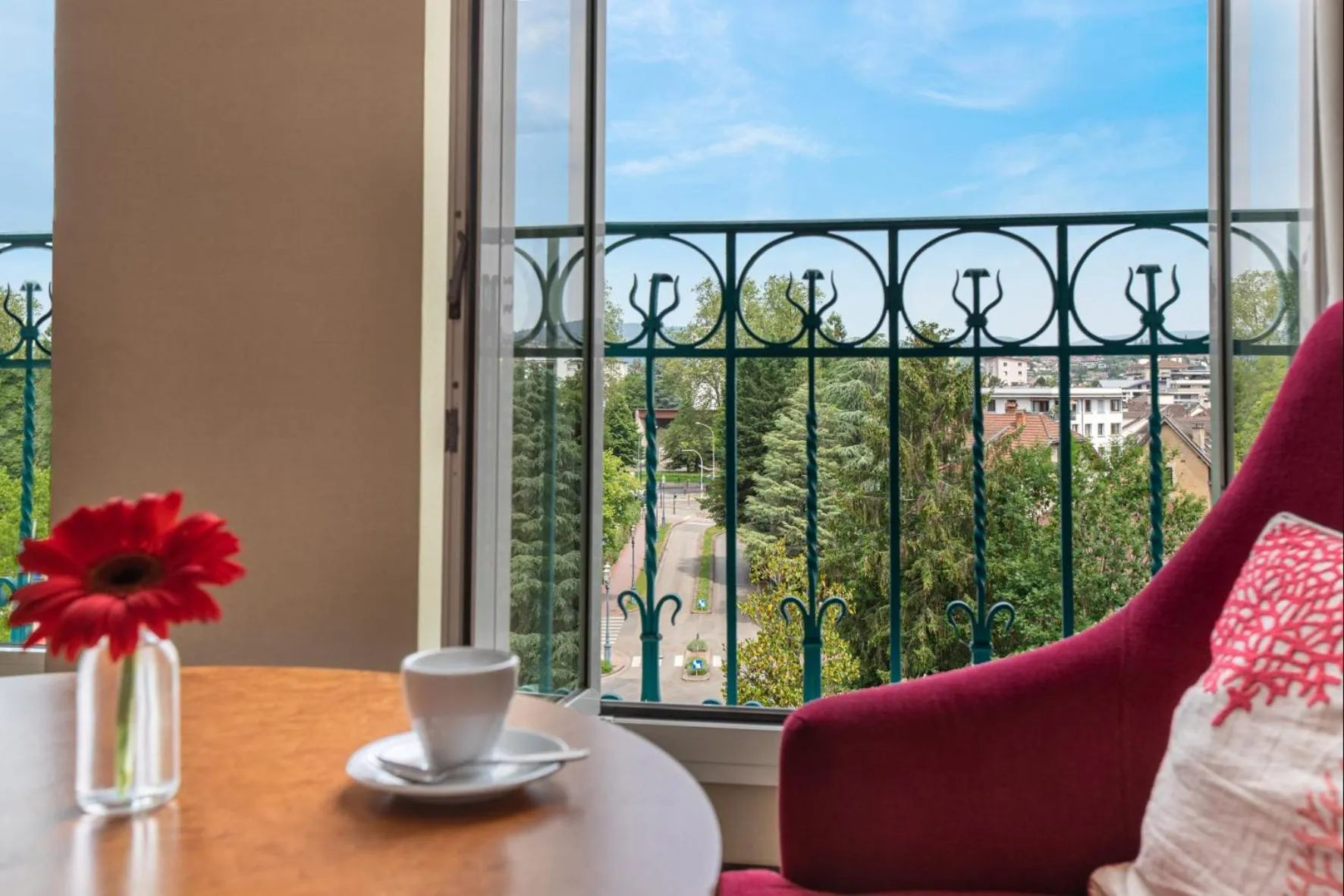 Quiet street view in Impérial Palace