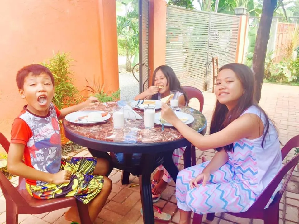 Restaurant/places to eat in Lindstrom's Inn