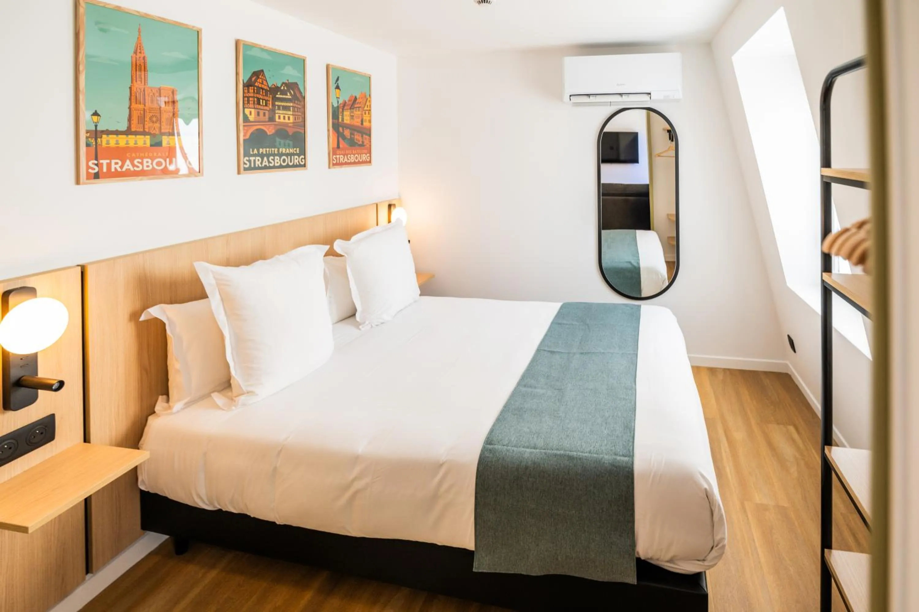 Bed in Hôtel De L'Ill