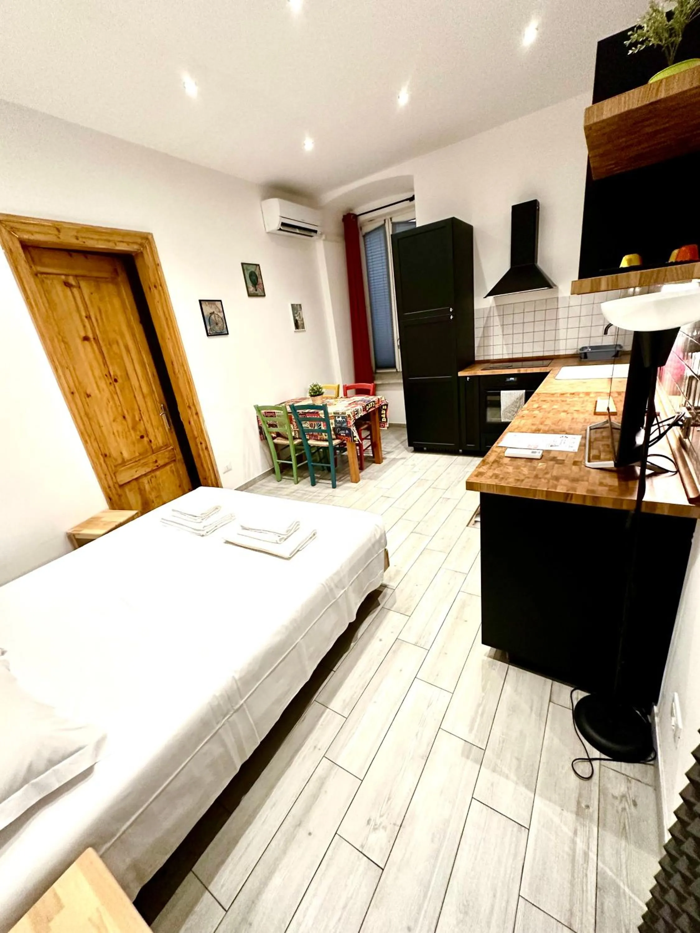 Bedroom, Bed in Rossetti Rooms