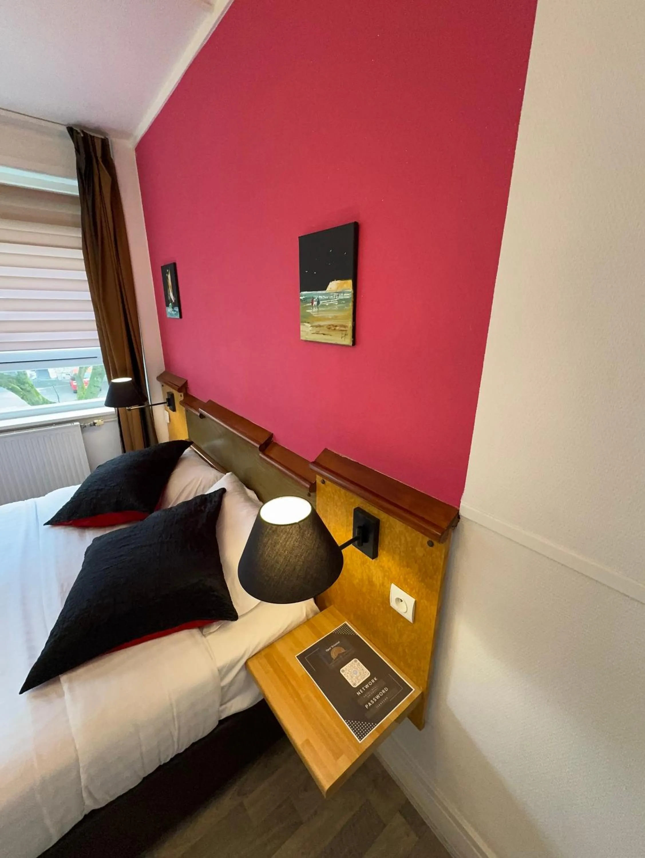 Communal lounge/ TV room in Hôtel OpalOriental Boulogne Sur Mer - gare ville et centre