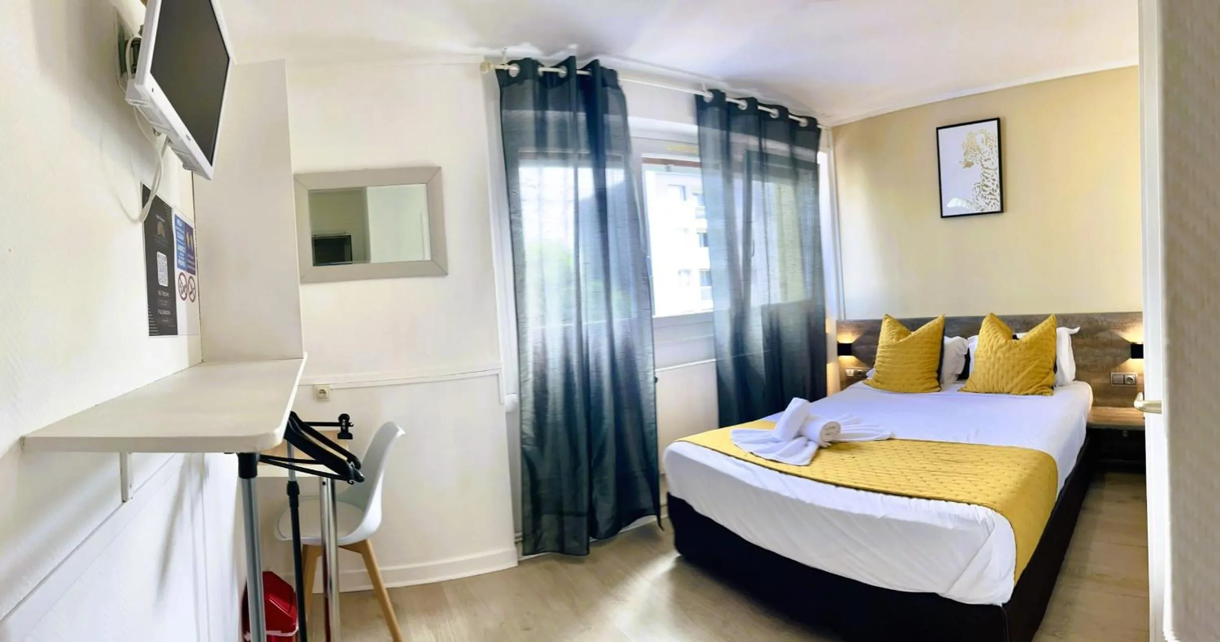 Bed in Hôtel OpalOriental