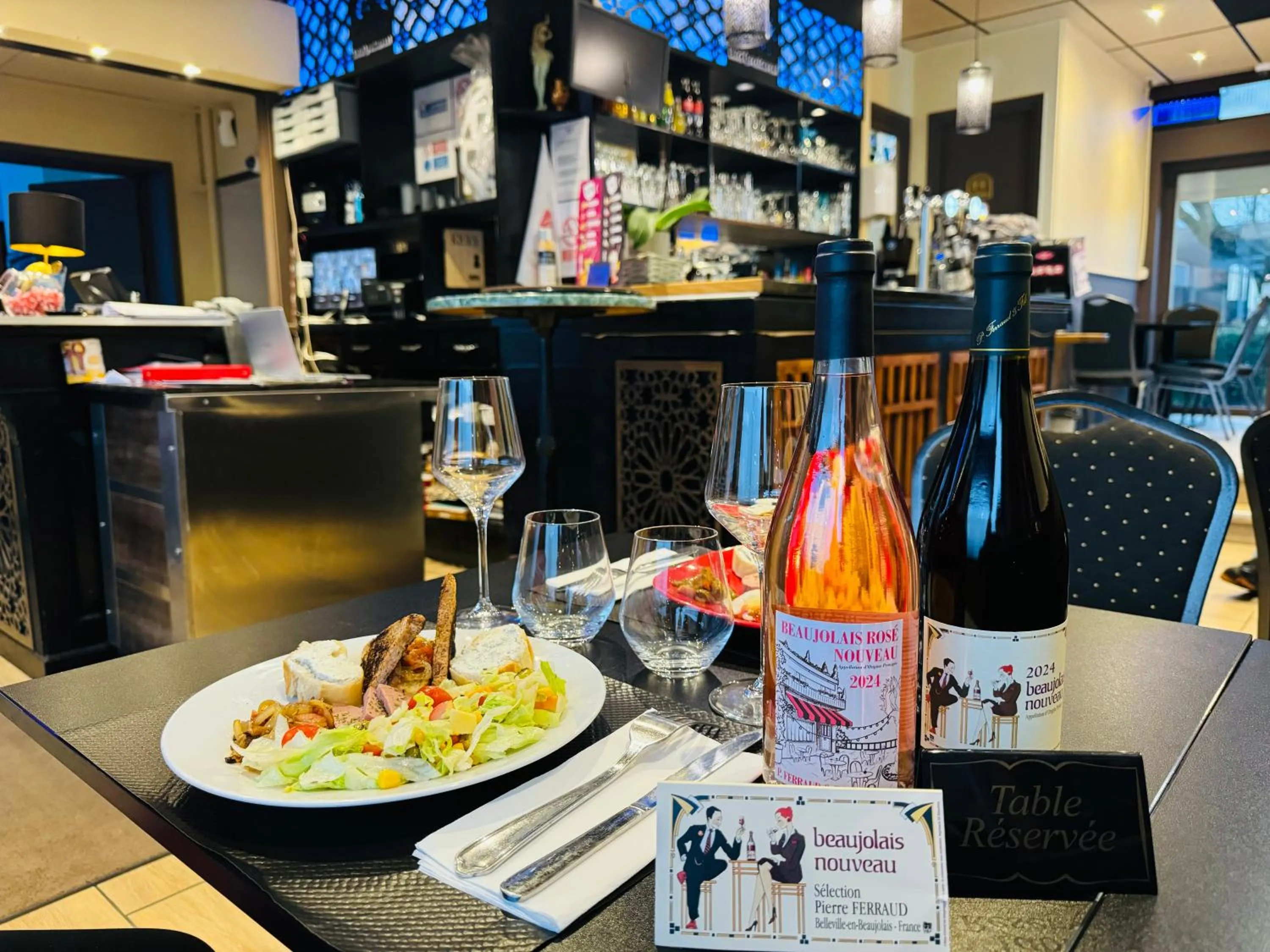 Restaurant/places to eat in Hôtel OpalOriental Boulogne Sur Mer - gare ville et centre