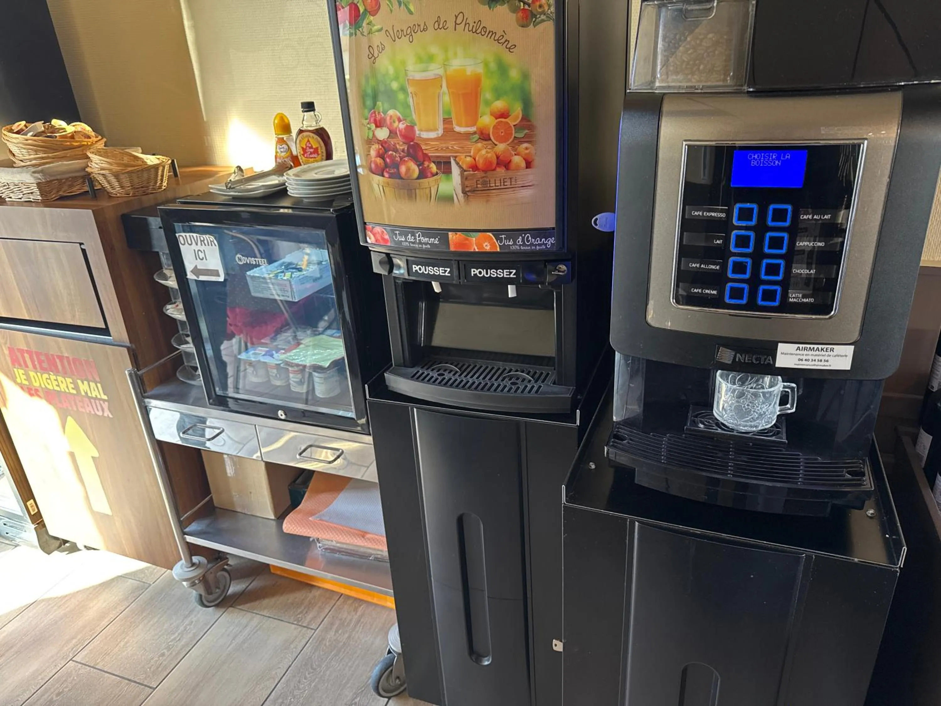 vending machine in Hôtel OpalOriental Boulogne Sur Mer - gare ville et centre