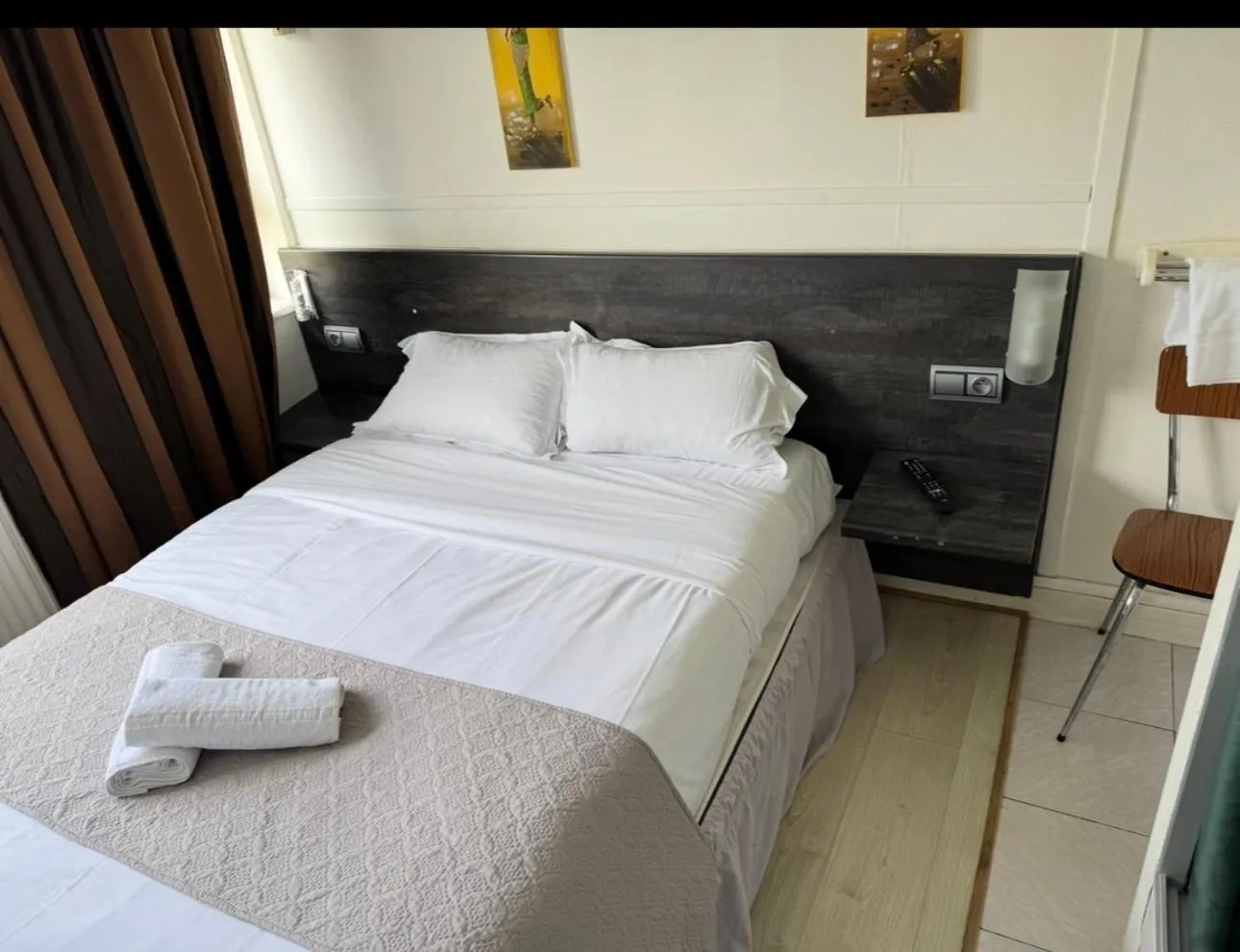 Photo of the whole room, Bed in Hôtel OpalOriental Boulogne Sur Mer - gare ville et centre