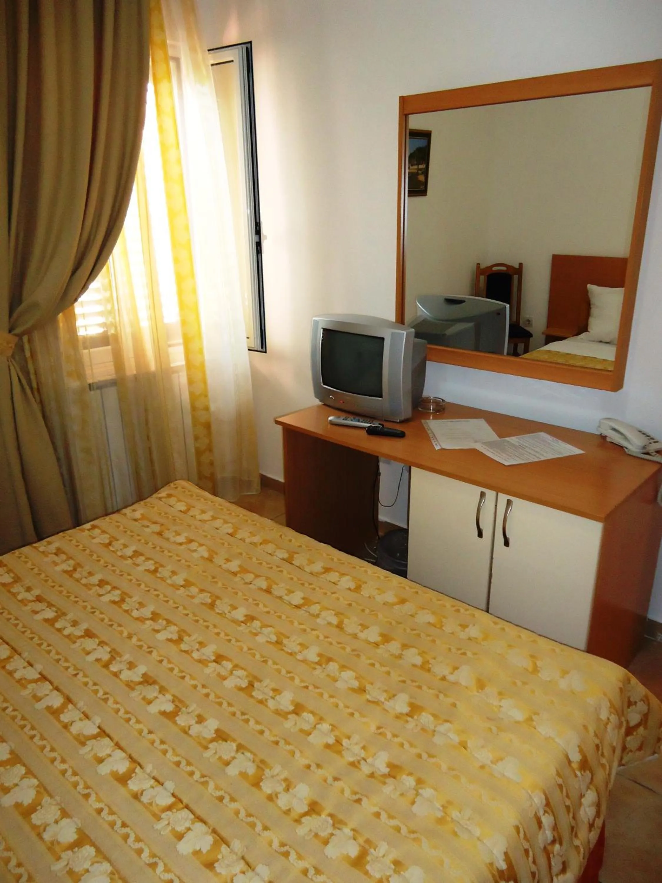 Bedroom, Bed in Hotel Pelikan