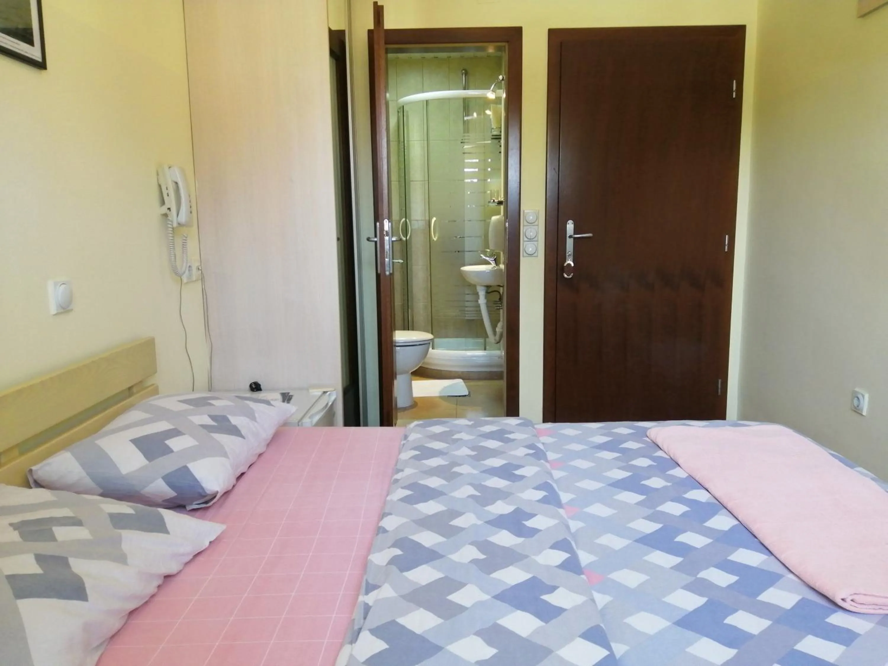 Bedroom, Bed in Hotel Pelikan