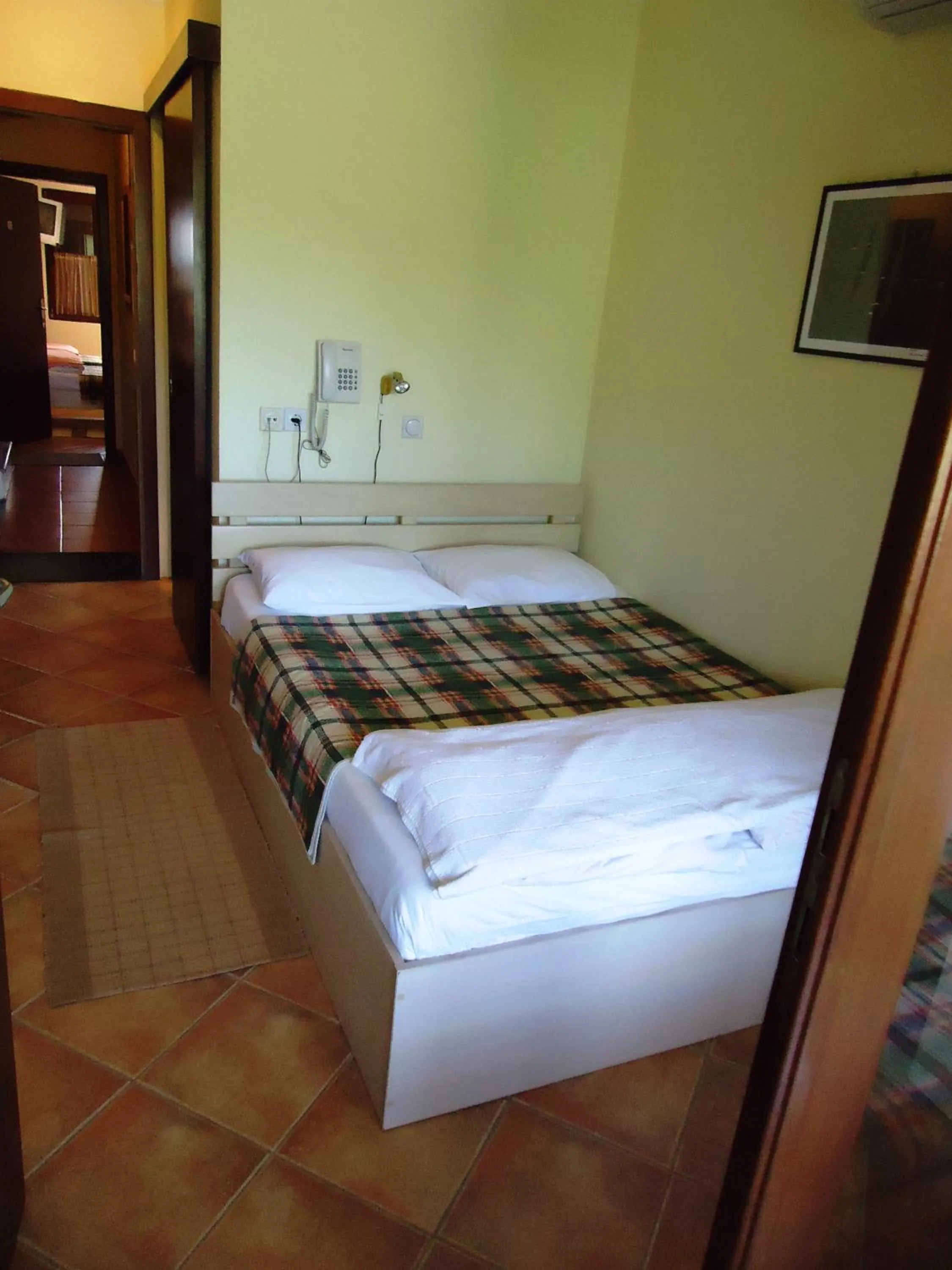 Bedroom, Bed in Hotel Pelikan