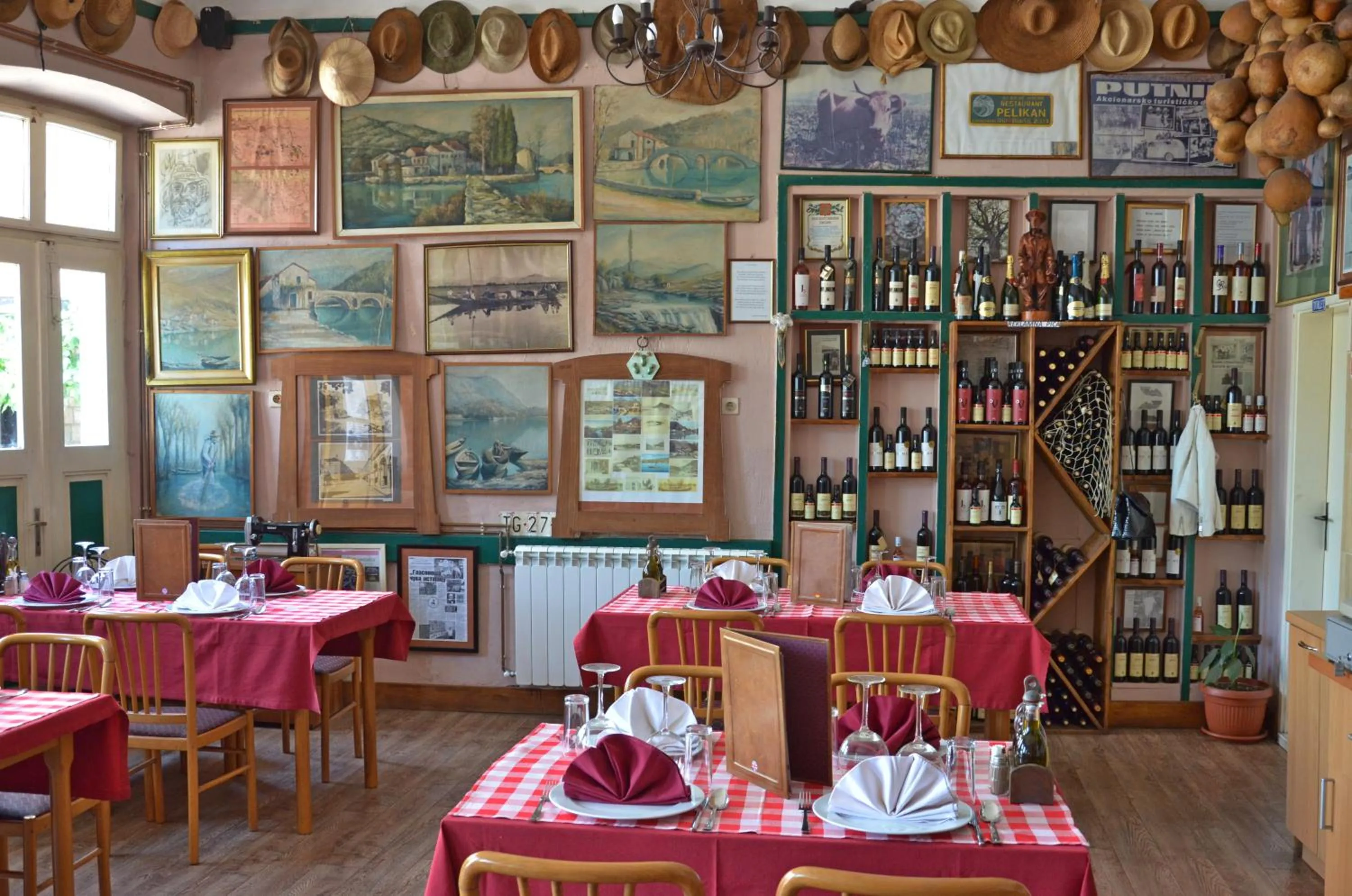 Restaurant/places to eat in Hotel Pelikan