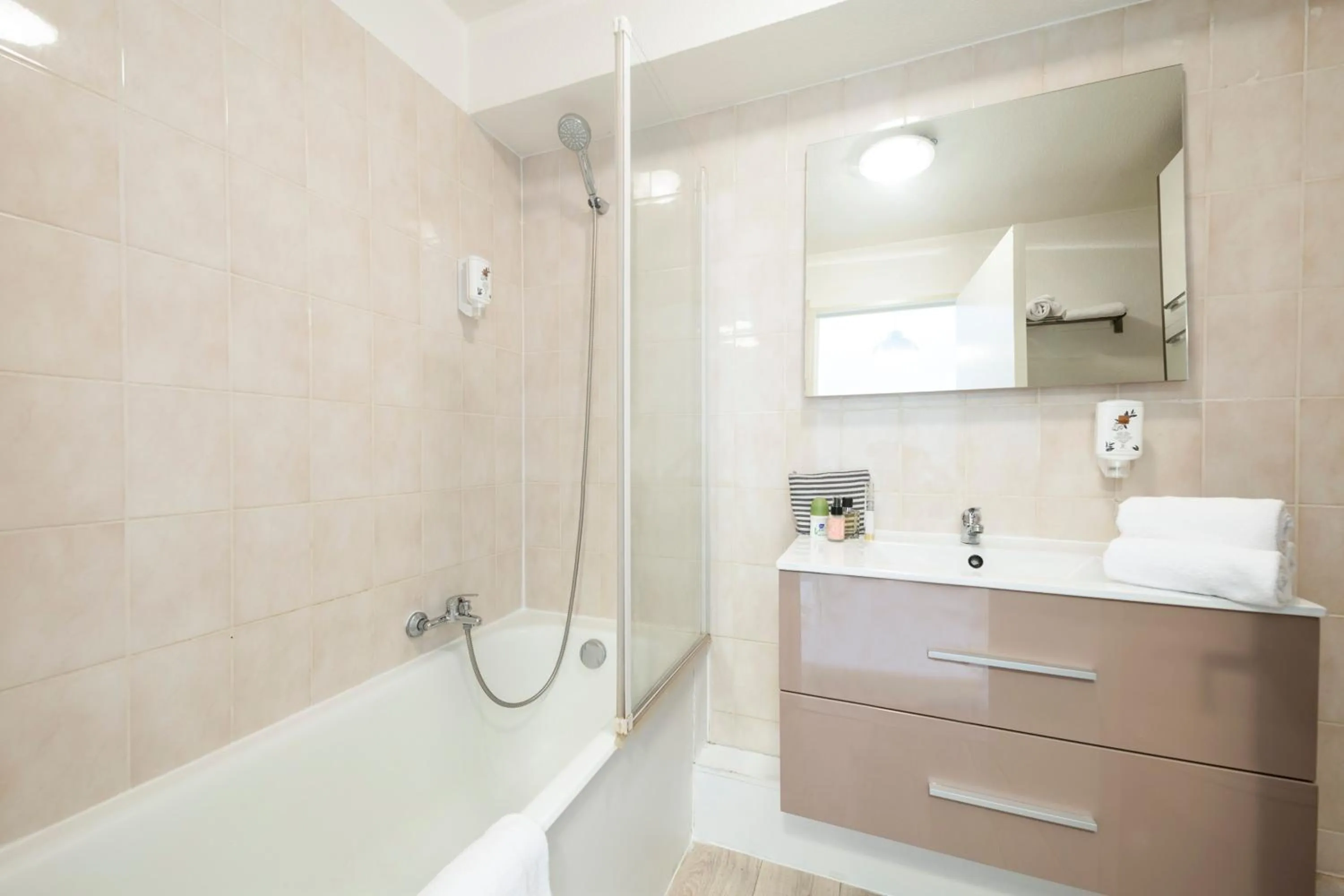 Bathroom in Garden & City Aix En Provence - Puyricard