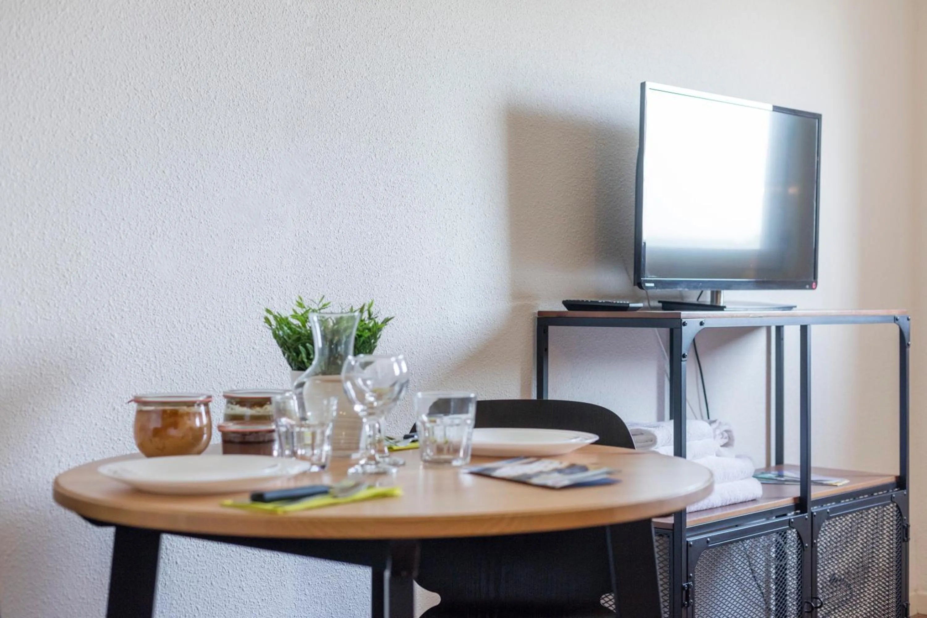 Living room in Garden & City Aix En Provence - Puyricard