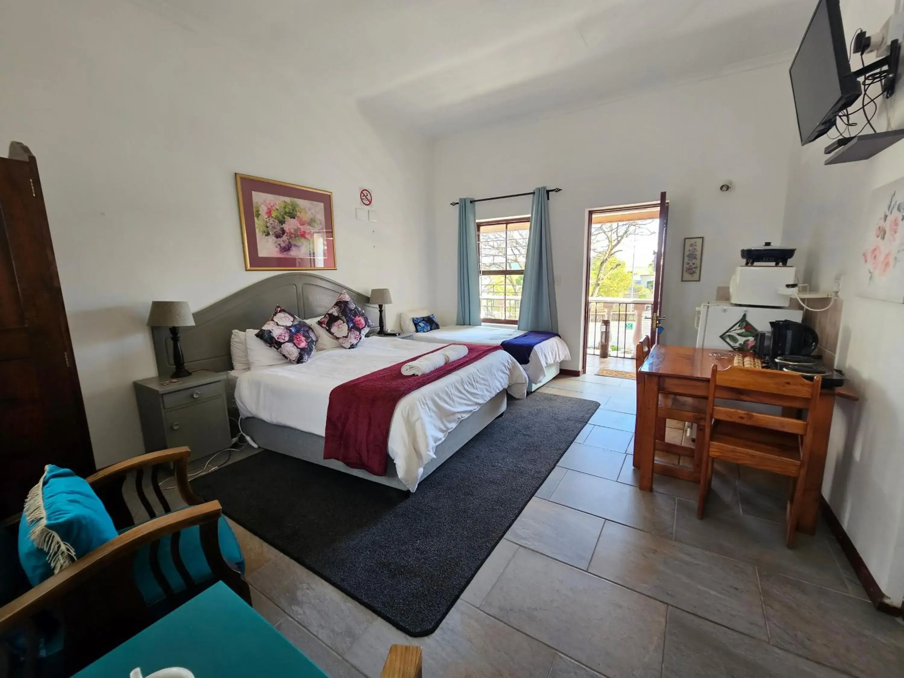 Comfort Queen Room in Kelkiewyn Guesthouse Caledon Comfort Queen Room in Kelkiewyn Guesthouse Caledon