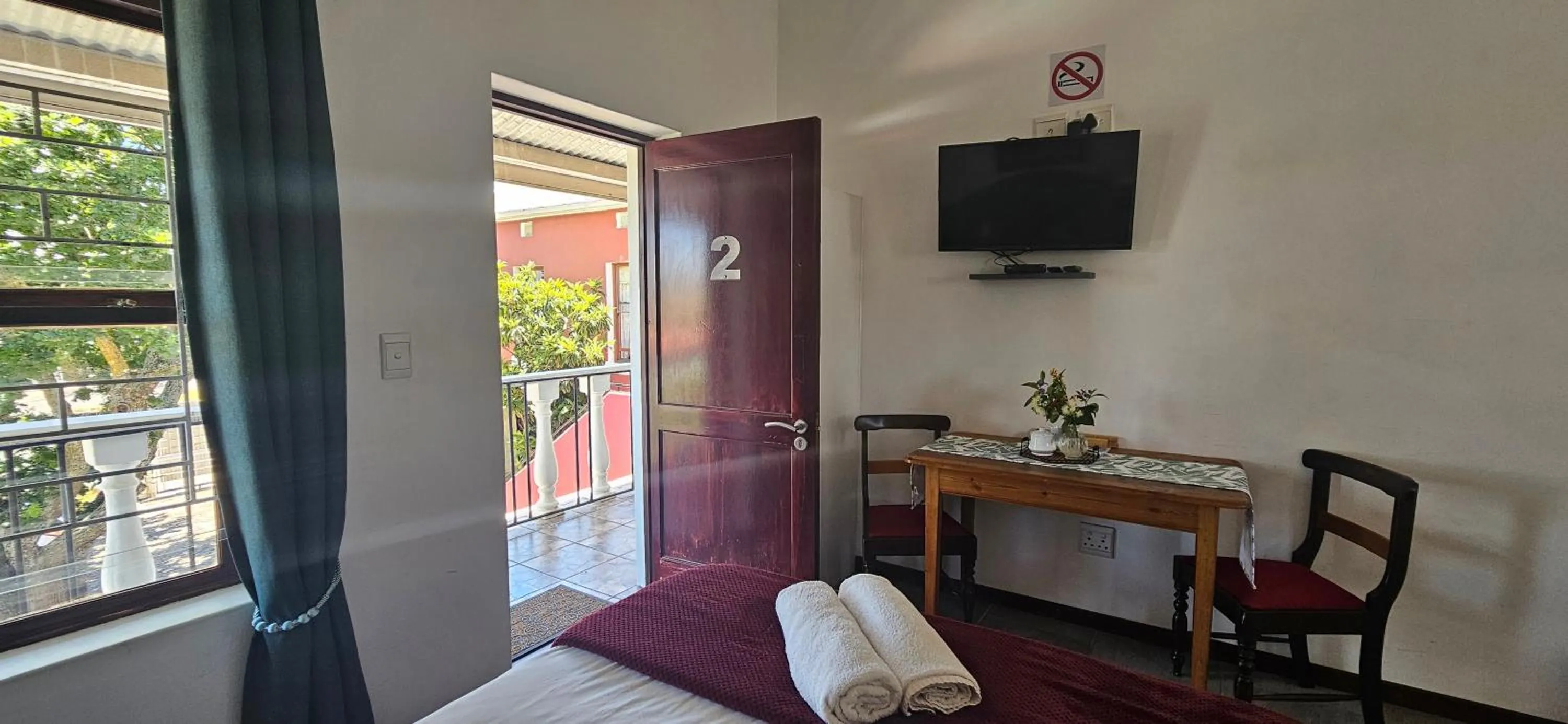 View (from property/room), Bed in Kelkiewyn Guesthouse Caledon