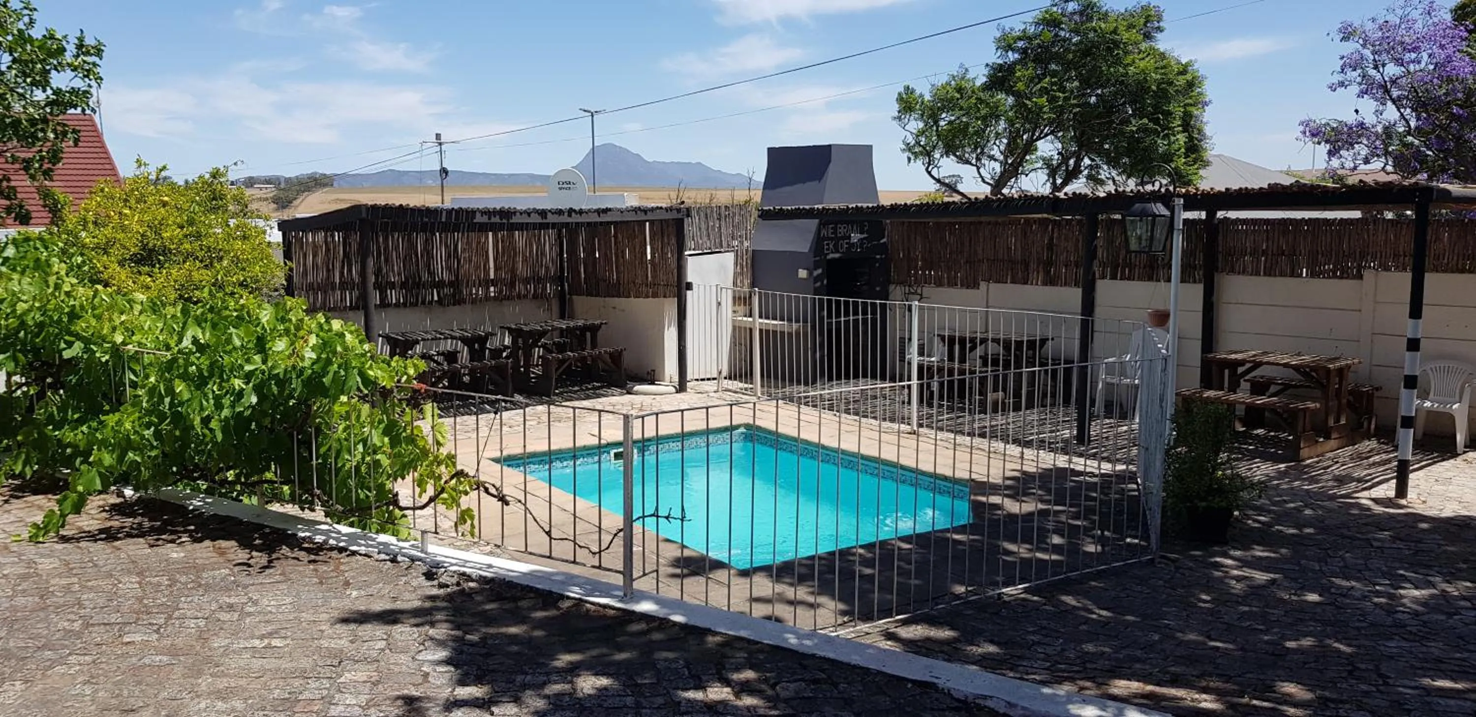 Swimming pool in Kelkiewyn Guesthouse Caledon