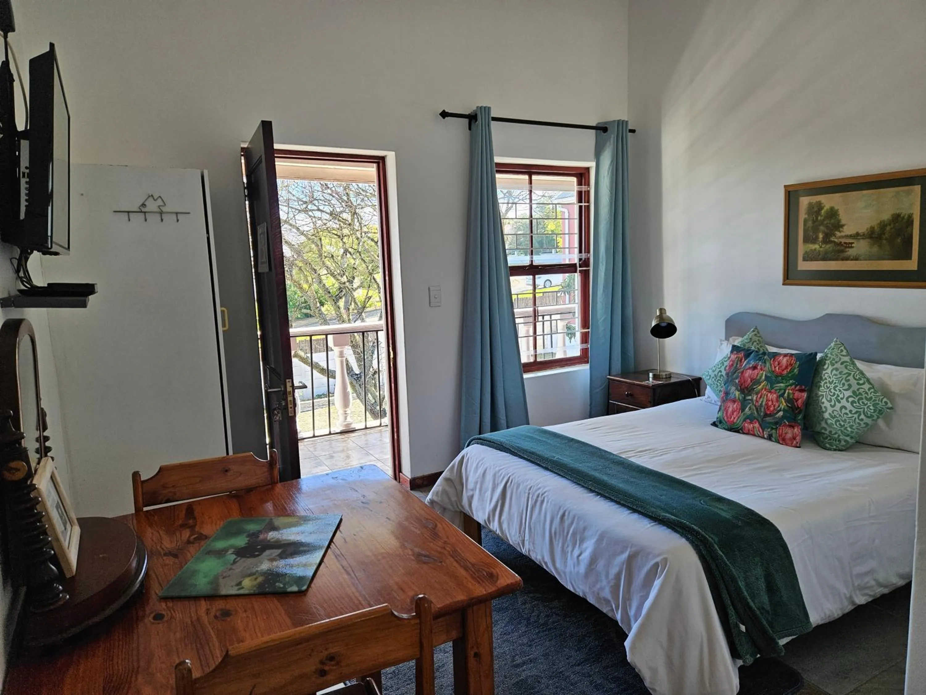 Seating area, Bed in Kelkiewyn Guesthouse Caledon