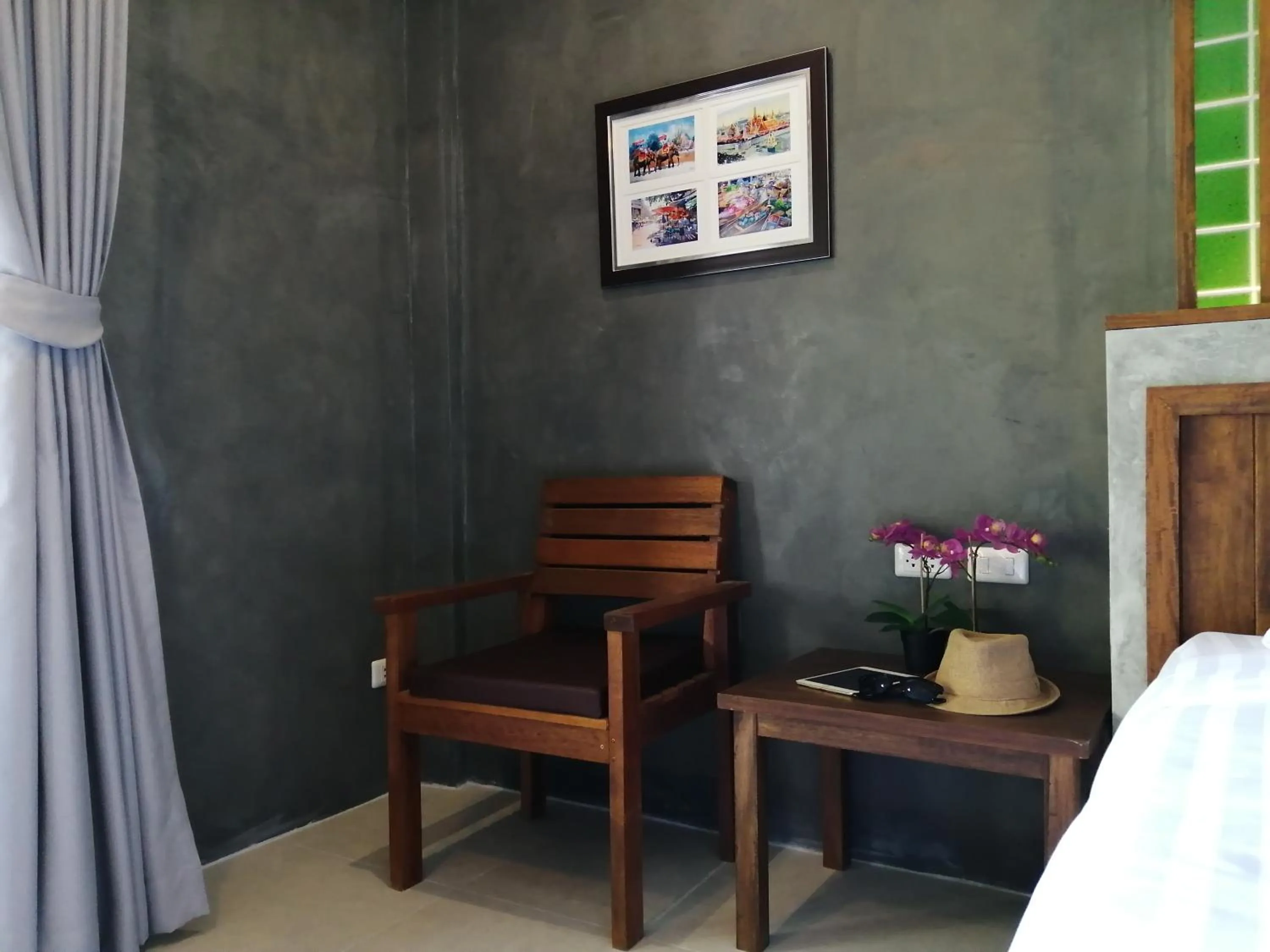 Seating area, Bed in JR Place