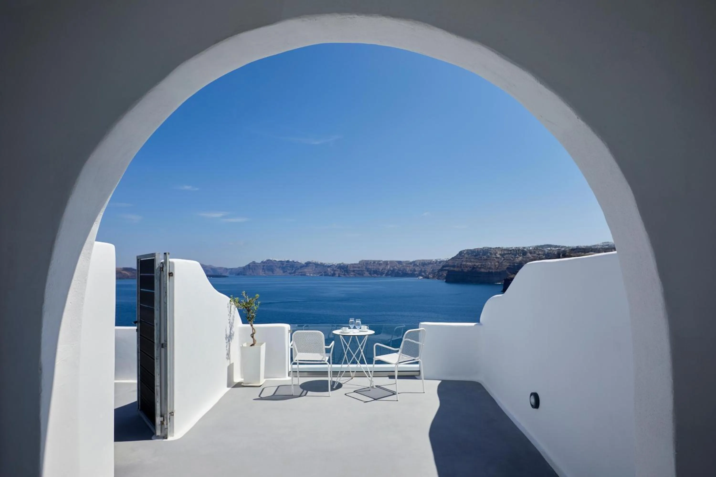Photo of the whole room in Santorini View