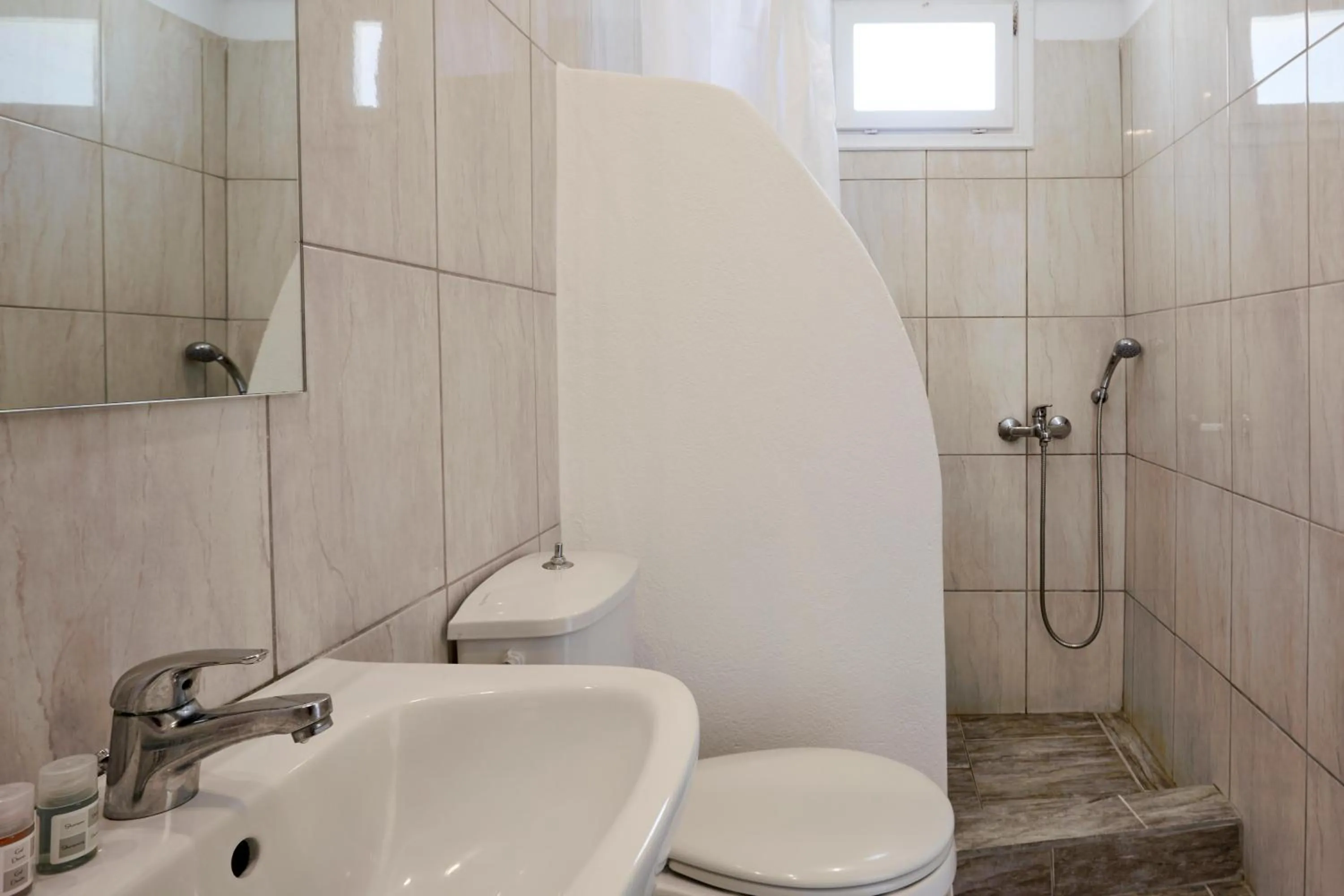 Bathroom in Santorini View