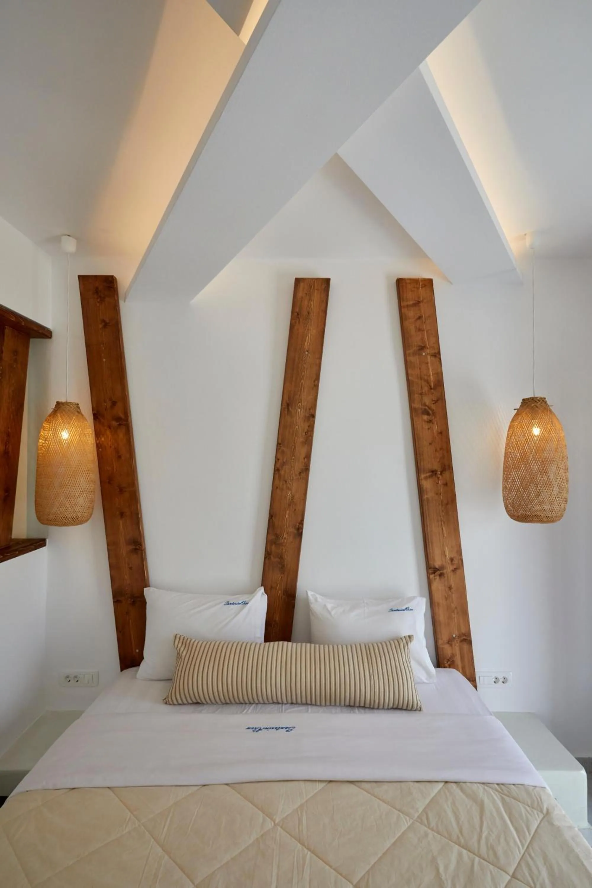 Photo of the whole room, Bed in Santorini View