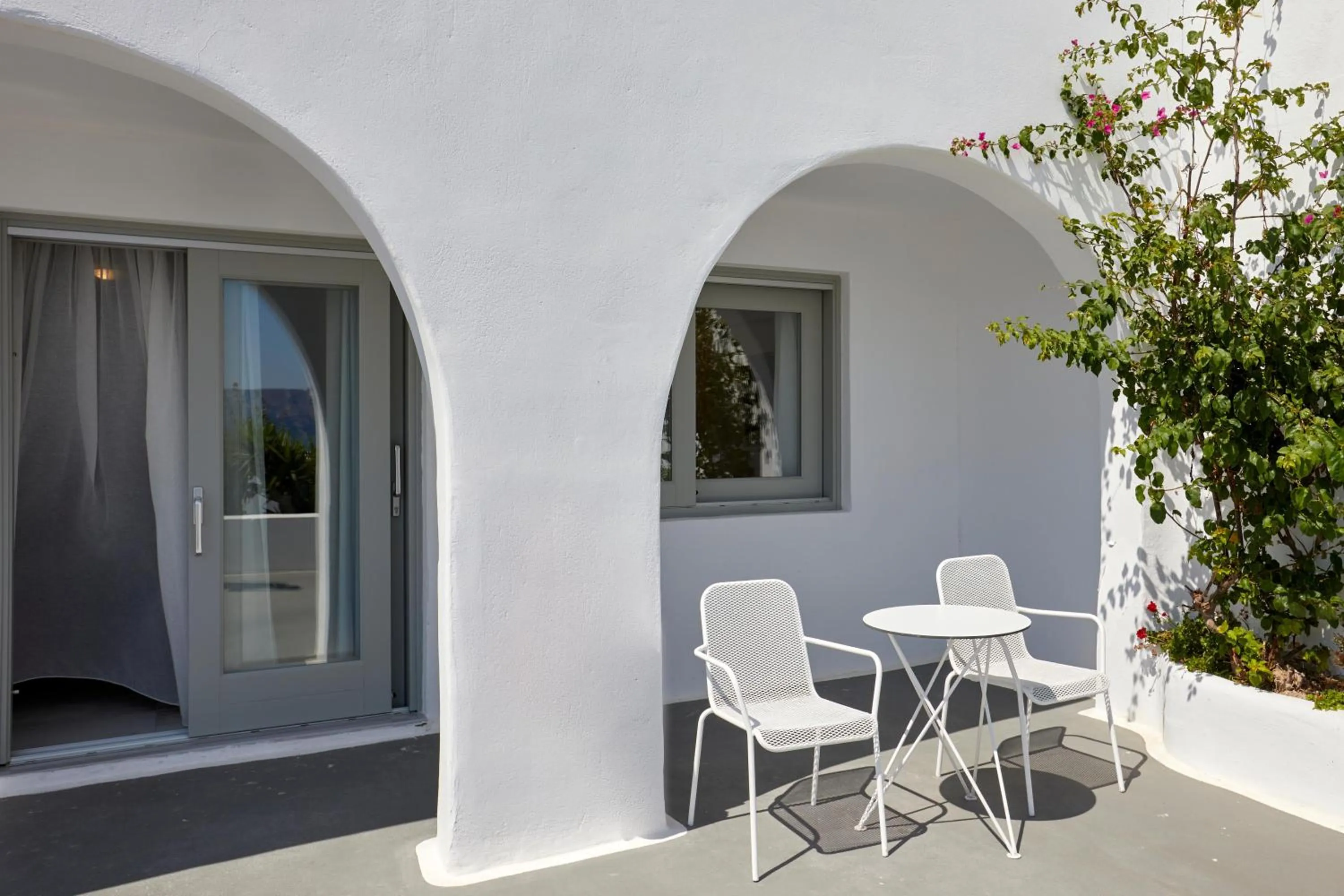 Photo of the whole room in Santorini View