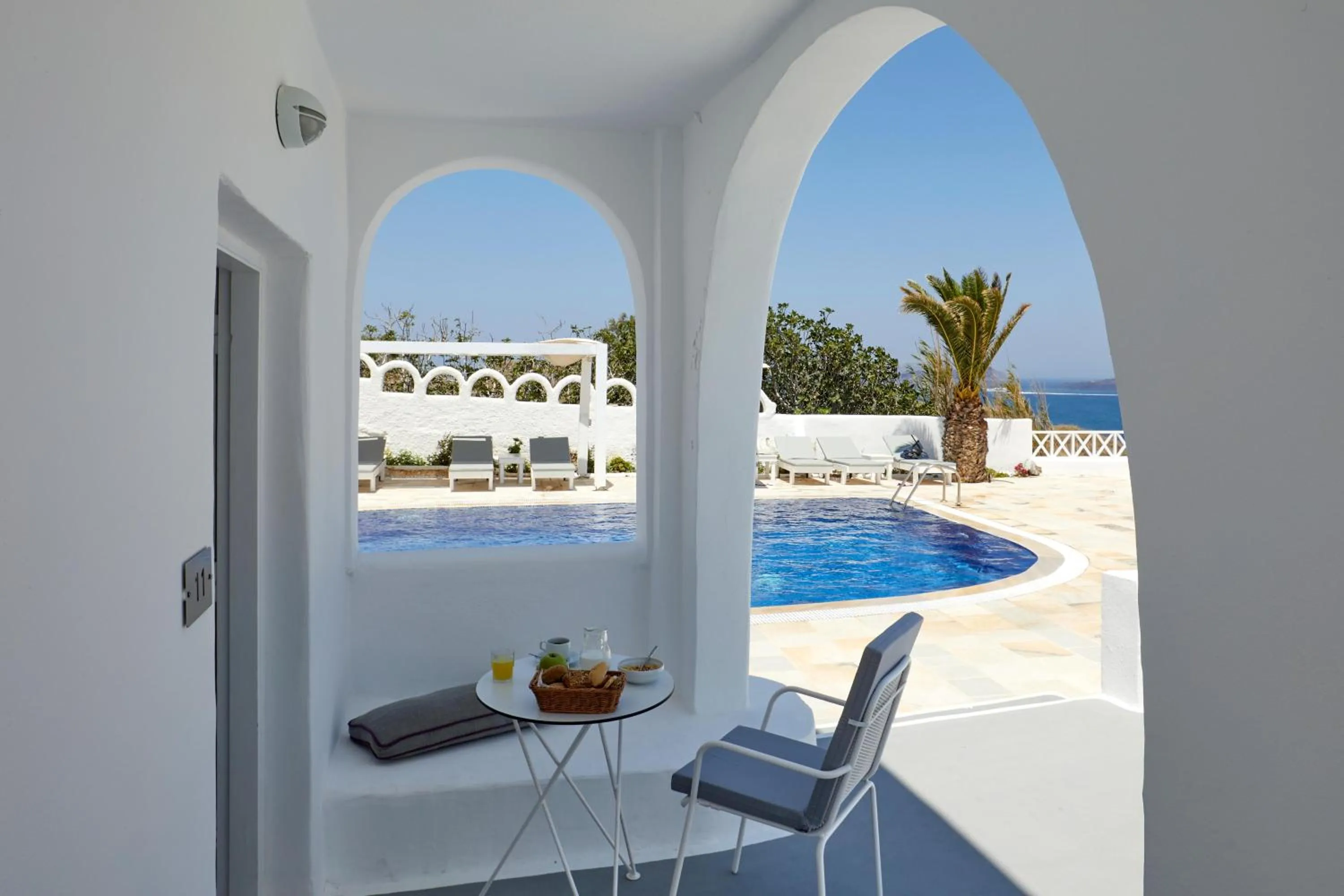 Photo of the whole room in Santorini View