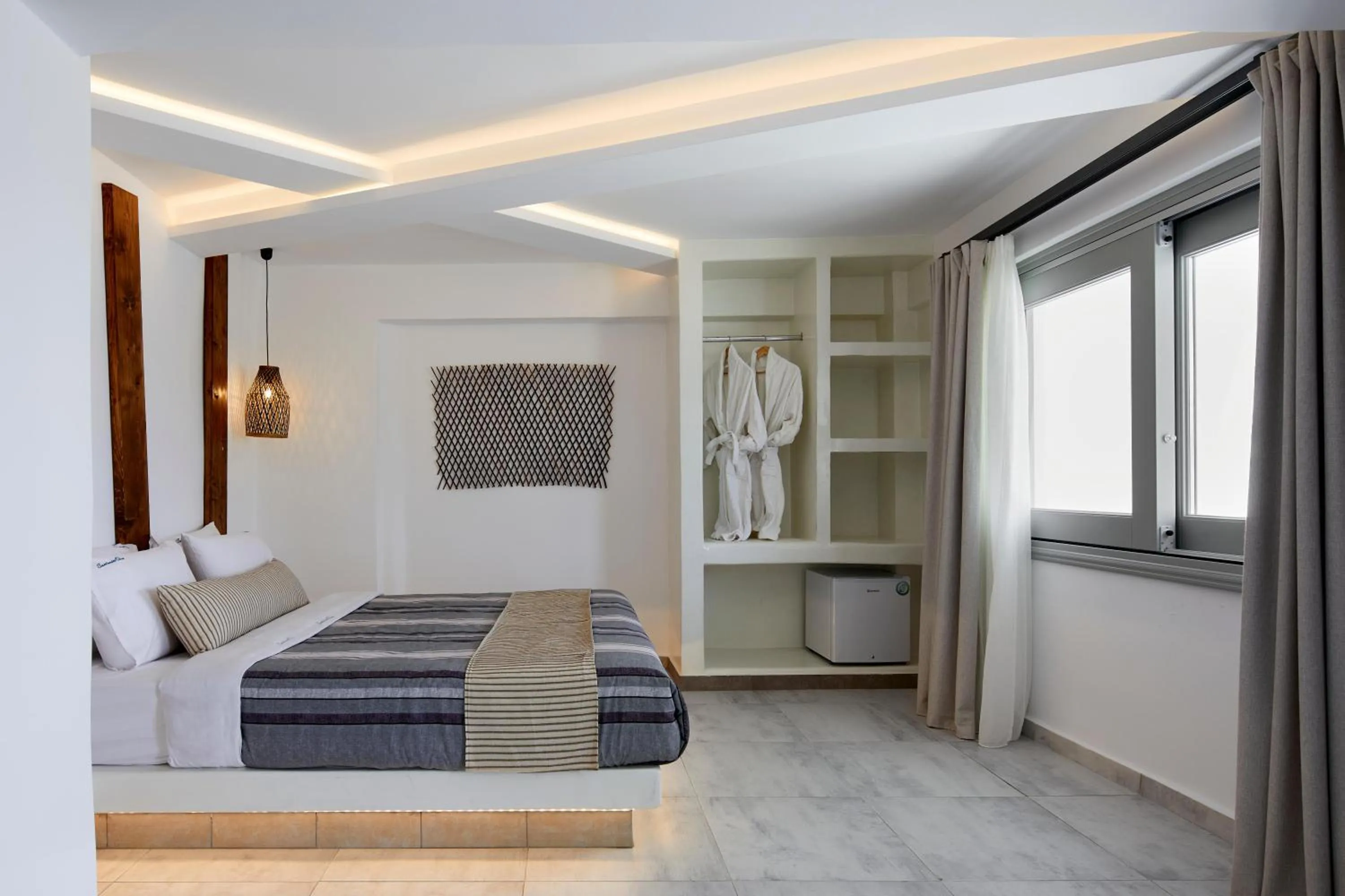 Photo of the whole room, Bed in Santorini View