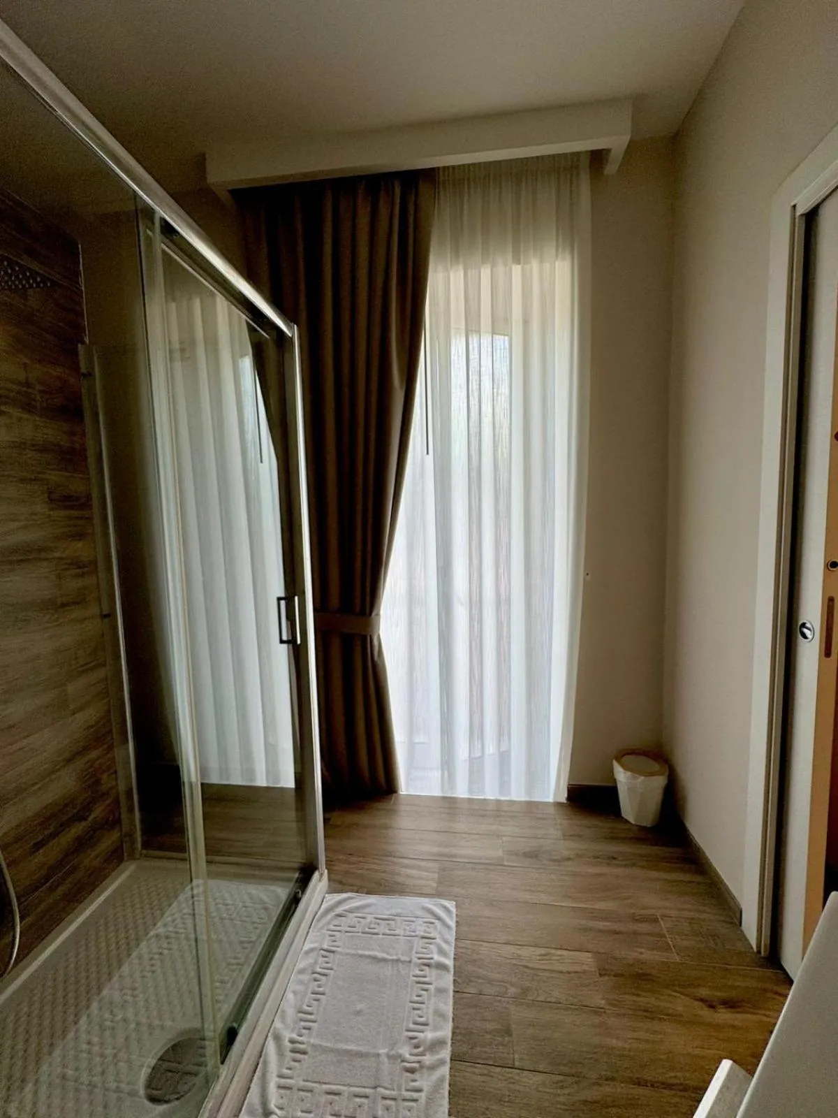 Bathroom, Bed in Philip Royal