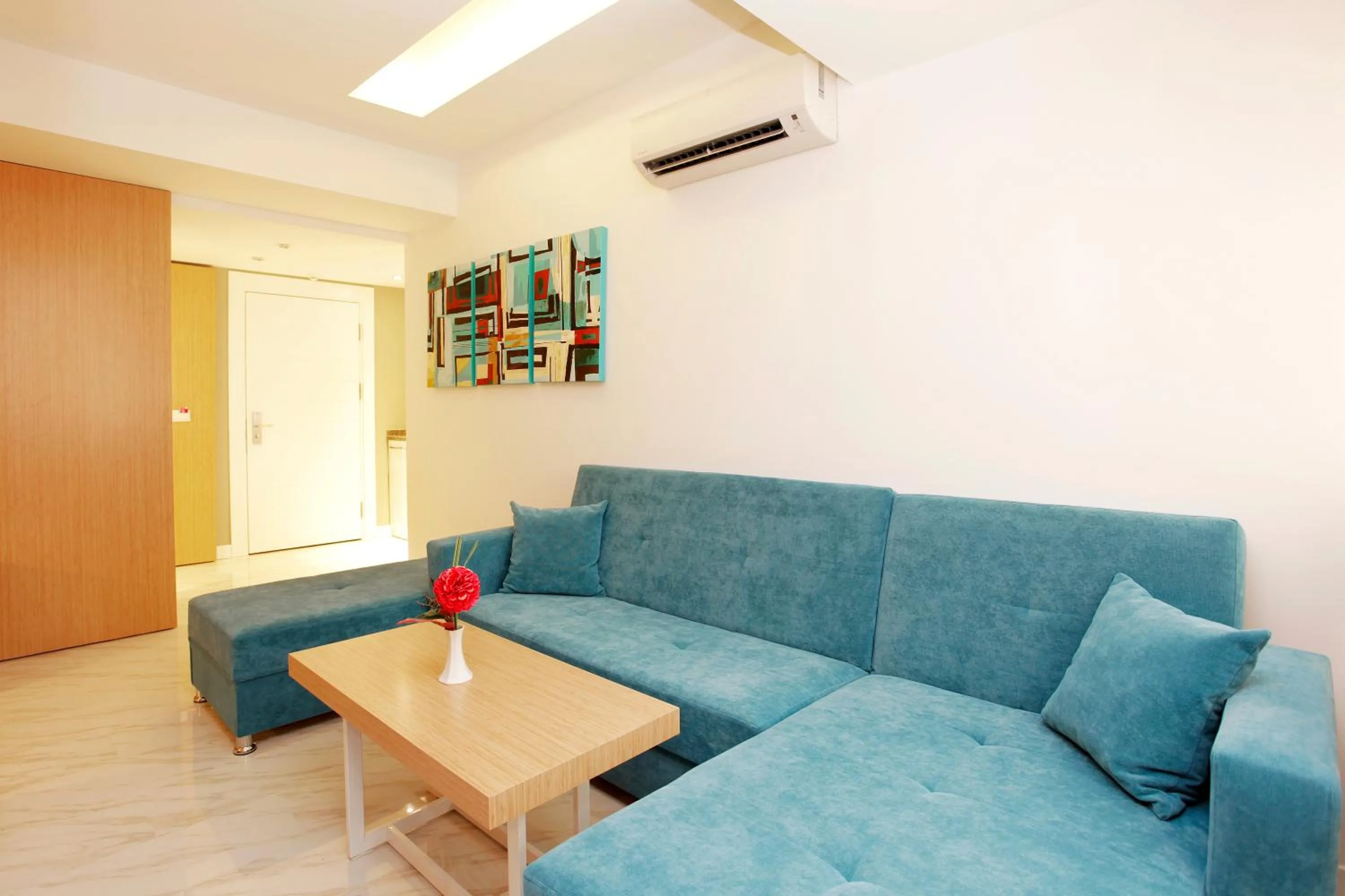 Spring in Kleopatra Suit Hotel