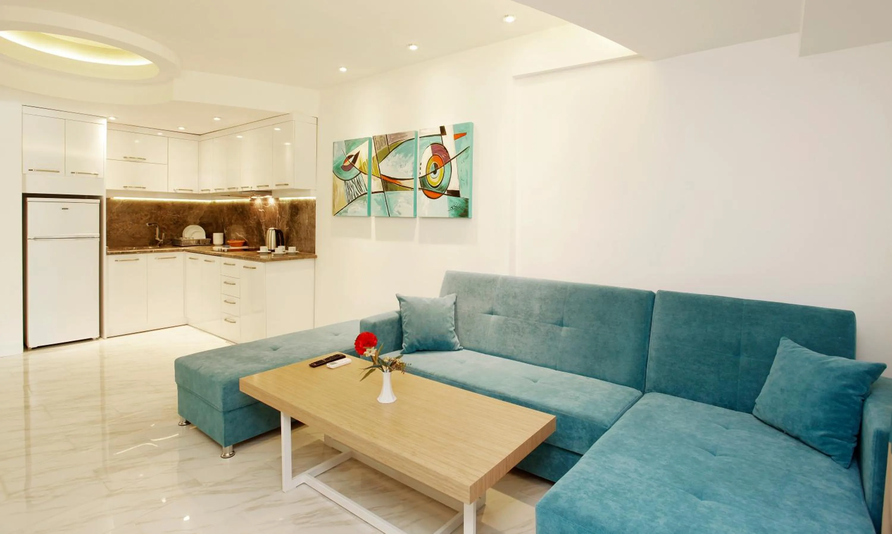 Spring in Kleopatra Suit Hotel