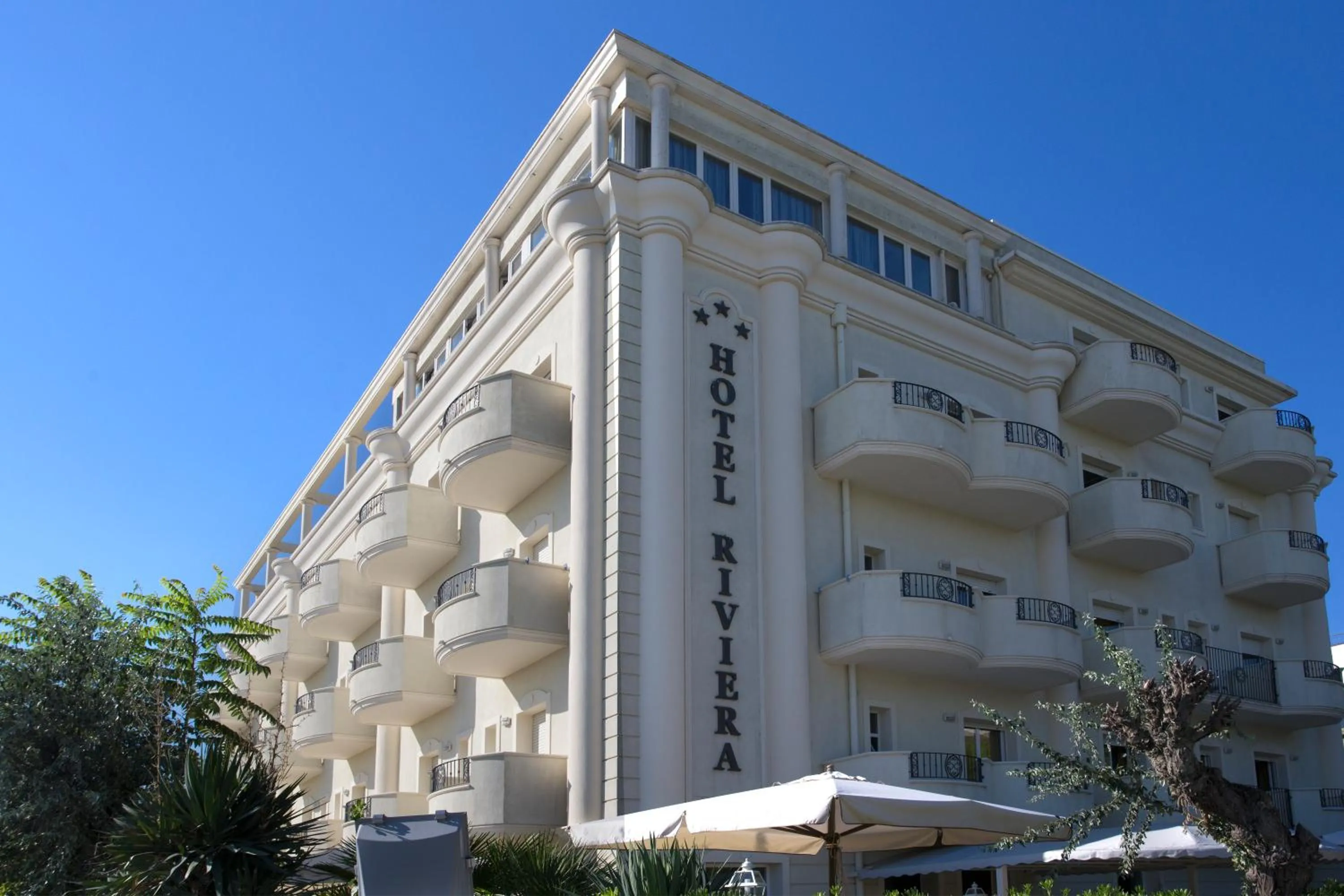 Facade/entrance in Hotel Riviera