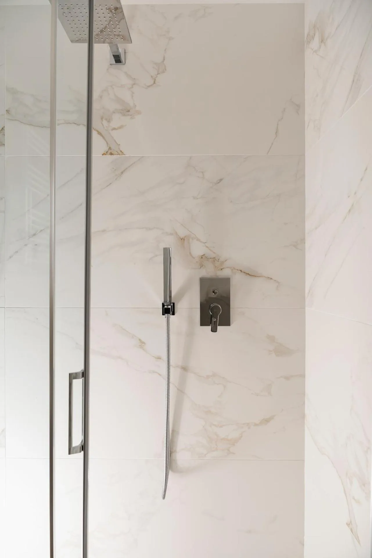 Shower in Hotel Riviera