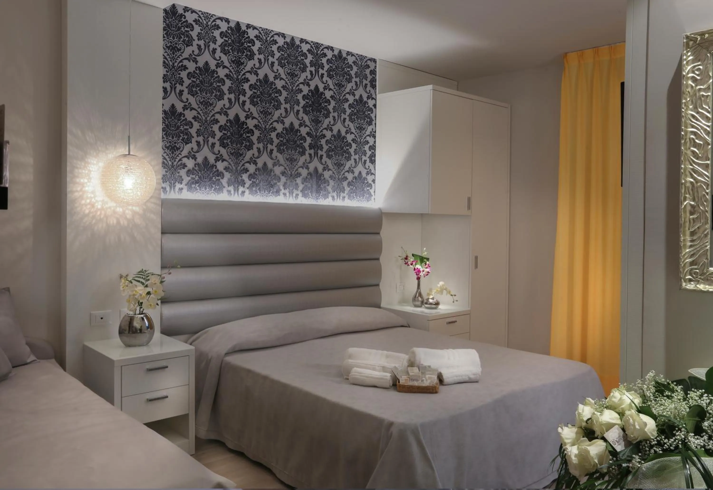 Sea view, Bed in Hotel Riviera