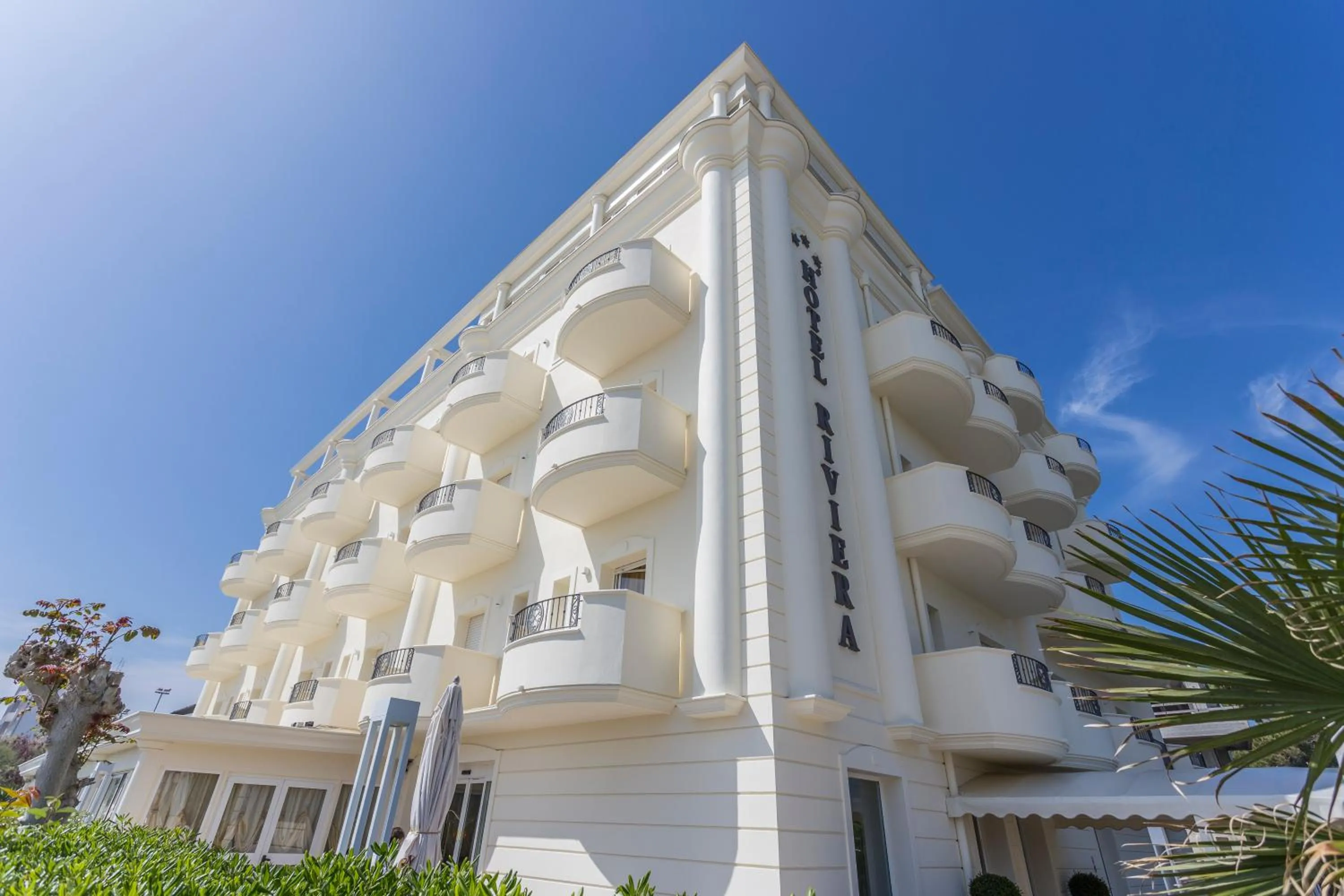 Facade/entrance in Hotel Riviera