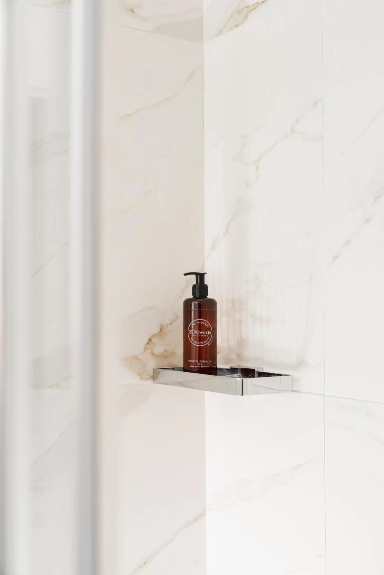 Shower in Hotel Riviera