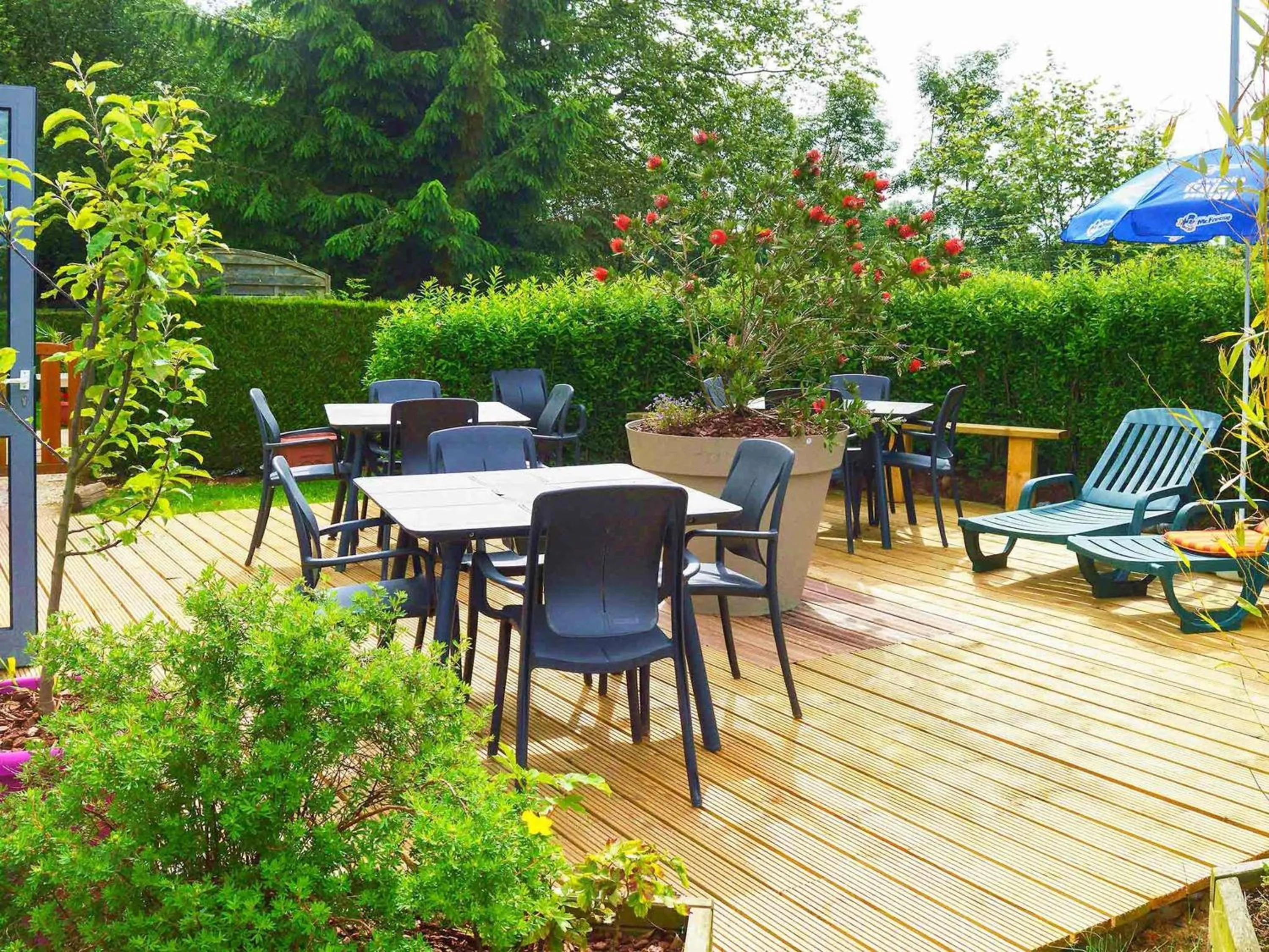 Garden in ibis budget Rouen Nord Isneauville