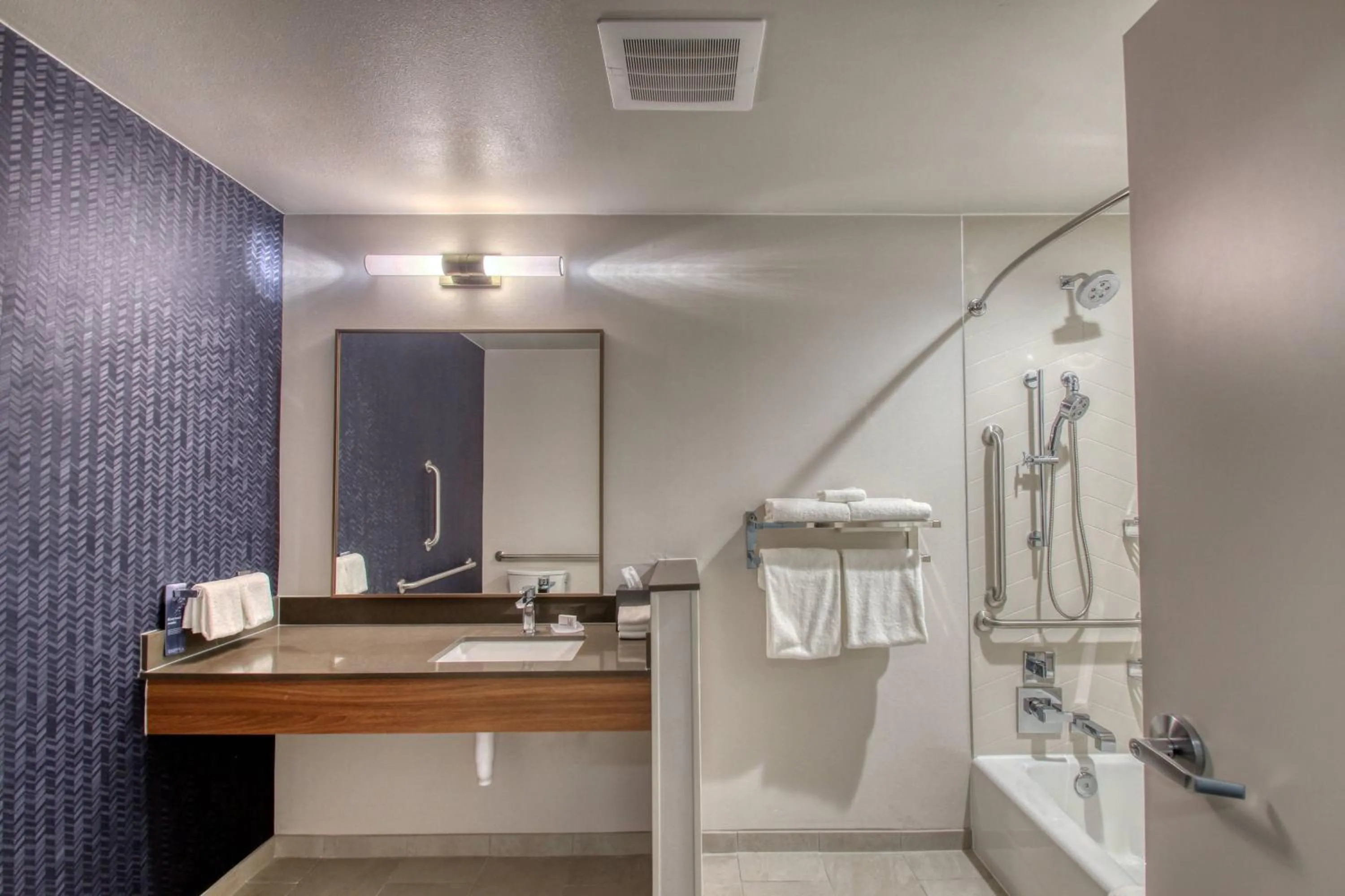 Bathroom in Fairfield Inn & Suites by Marriott Appleton