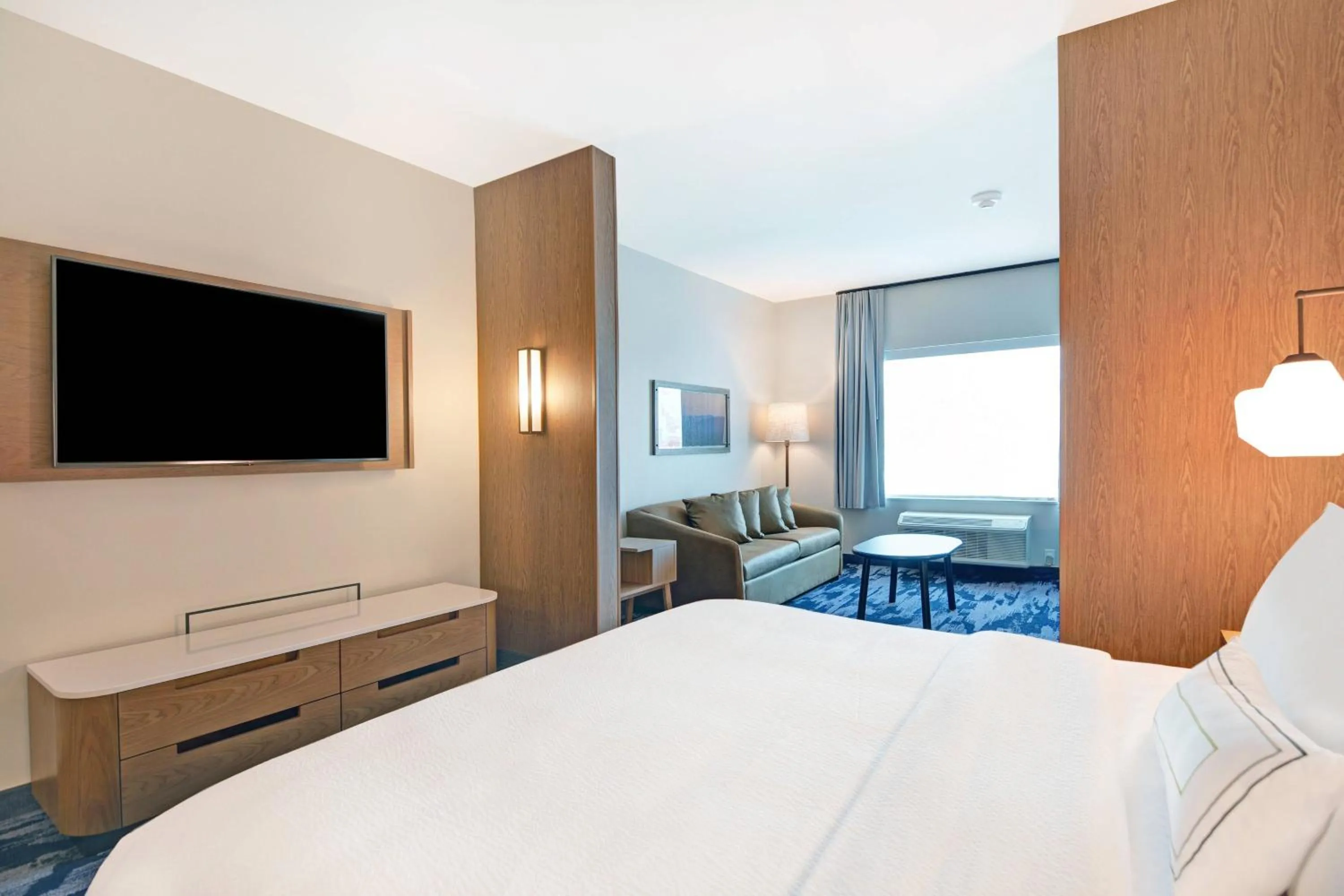 Photo of the whole room, Bed in Fairfield Inn & Suites by Marriott Houston NASA/Webster