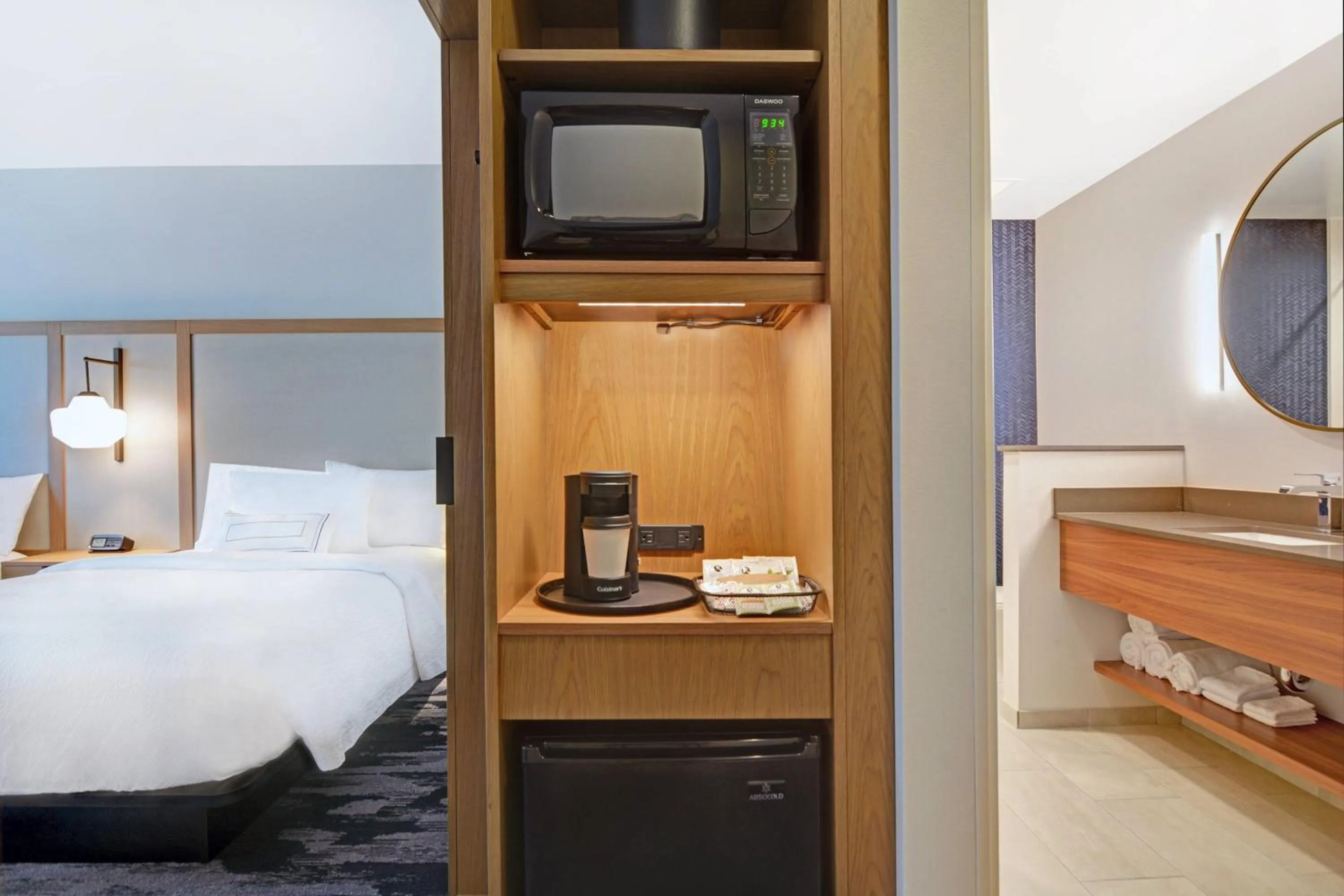 Photo of the whole room, Bed in Fairfield Inn & Suites by Marriott Houston NASA/Webster