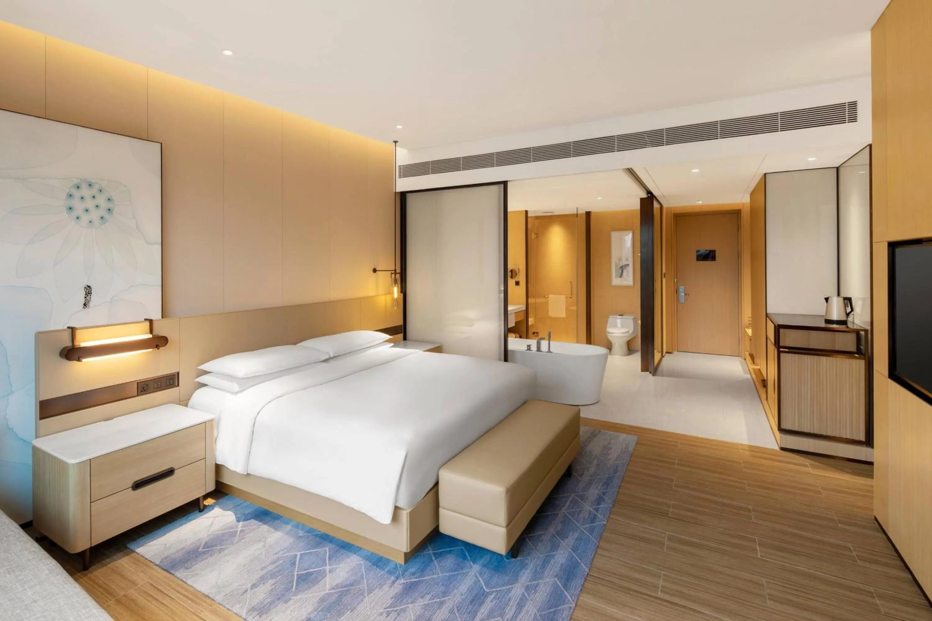 Photo of the whole room, Bed in Suining Marriott Hotel