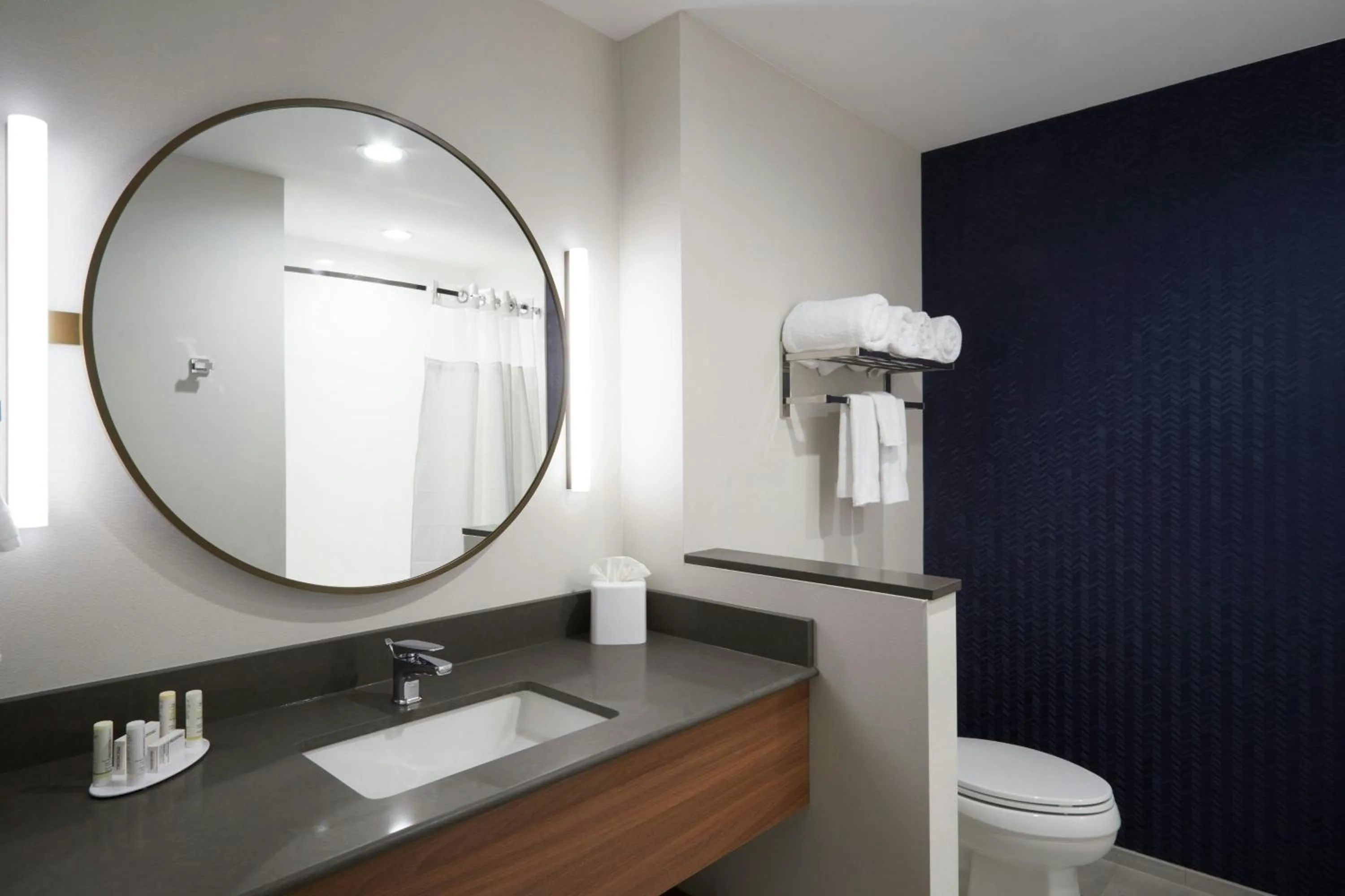 Bathroom in Fairfield Inn & Suites by Marriott Riverside Moreno Valley