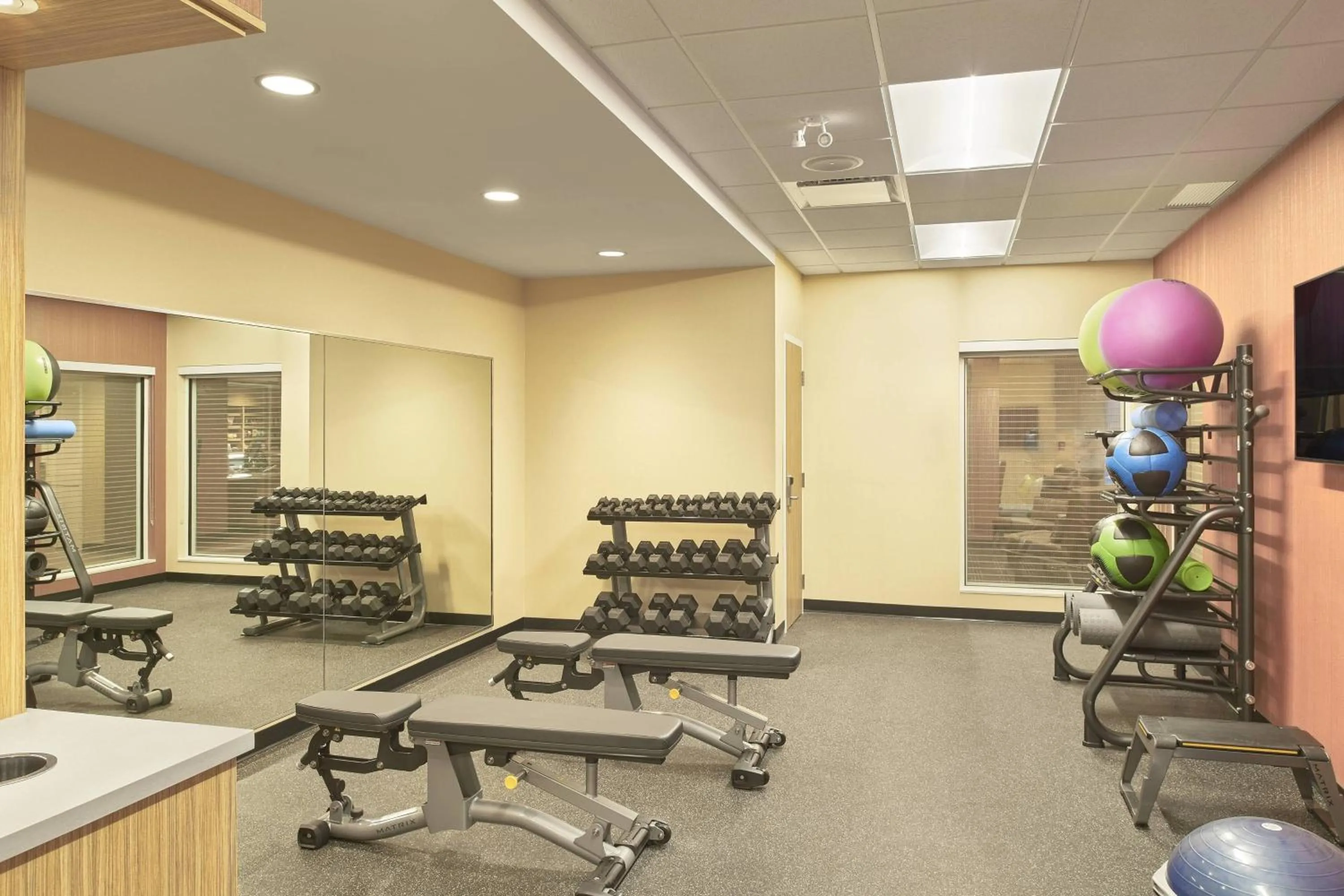 Fitness centre/facilities in TownePlace Suites by Marriott Medicine Hat