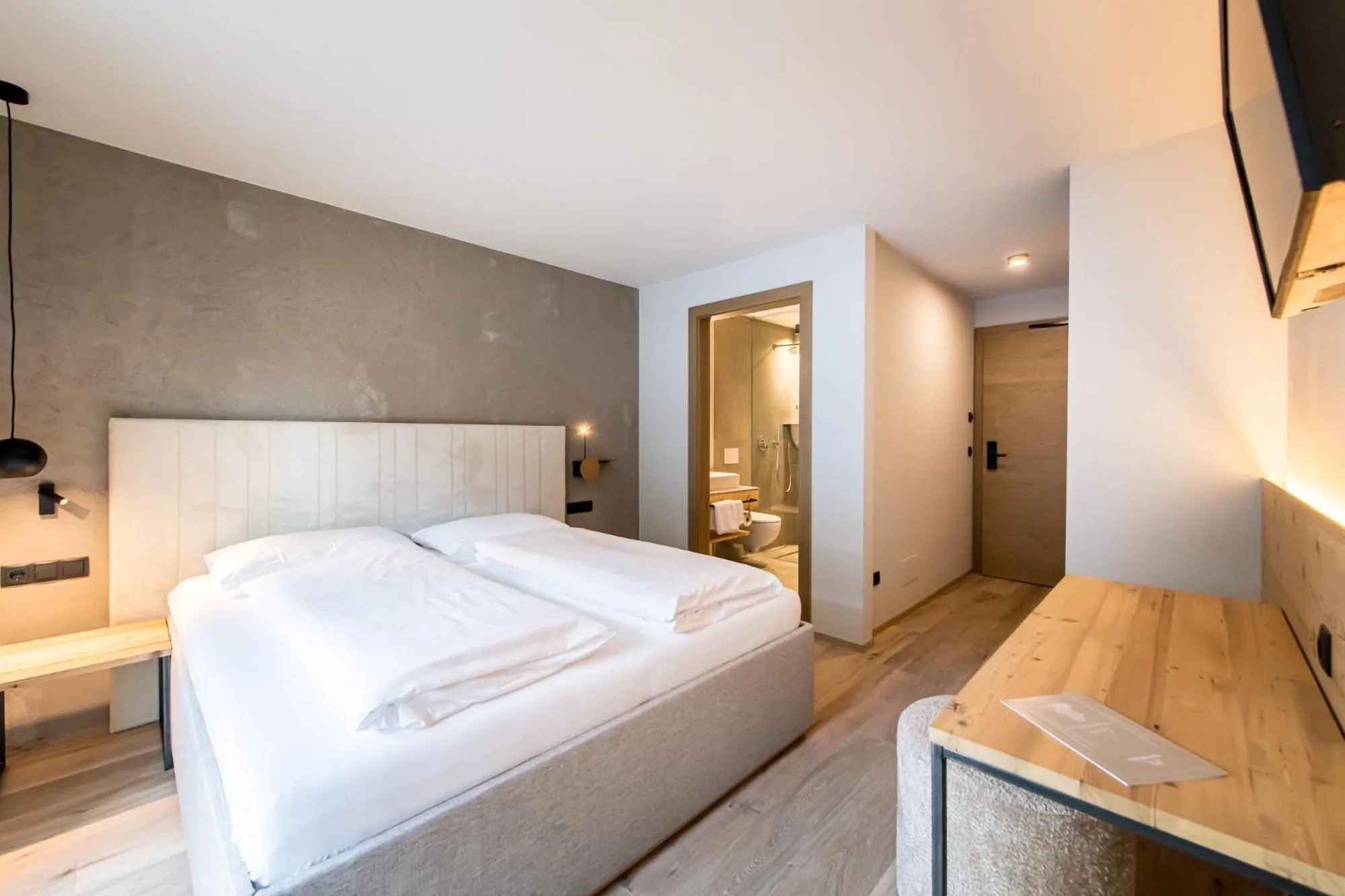 Photo of the whole room, Bed in Hotel Sonnenheim