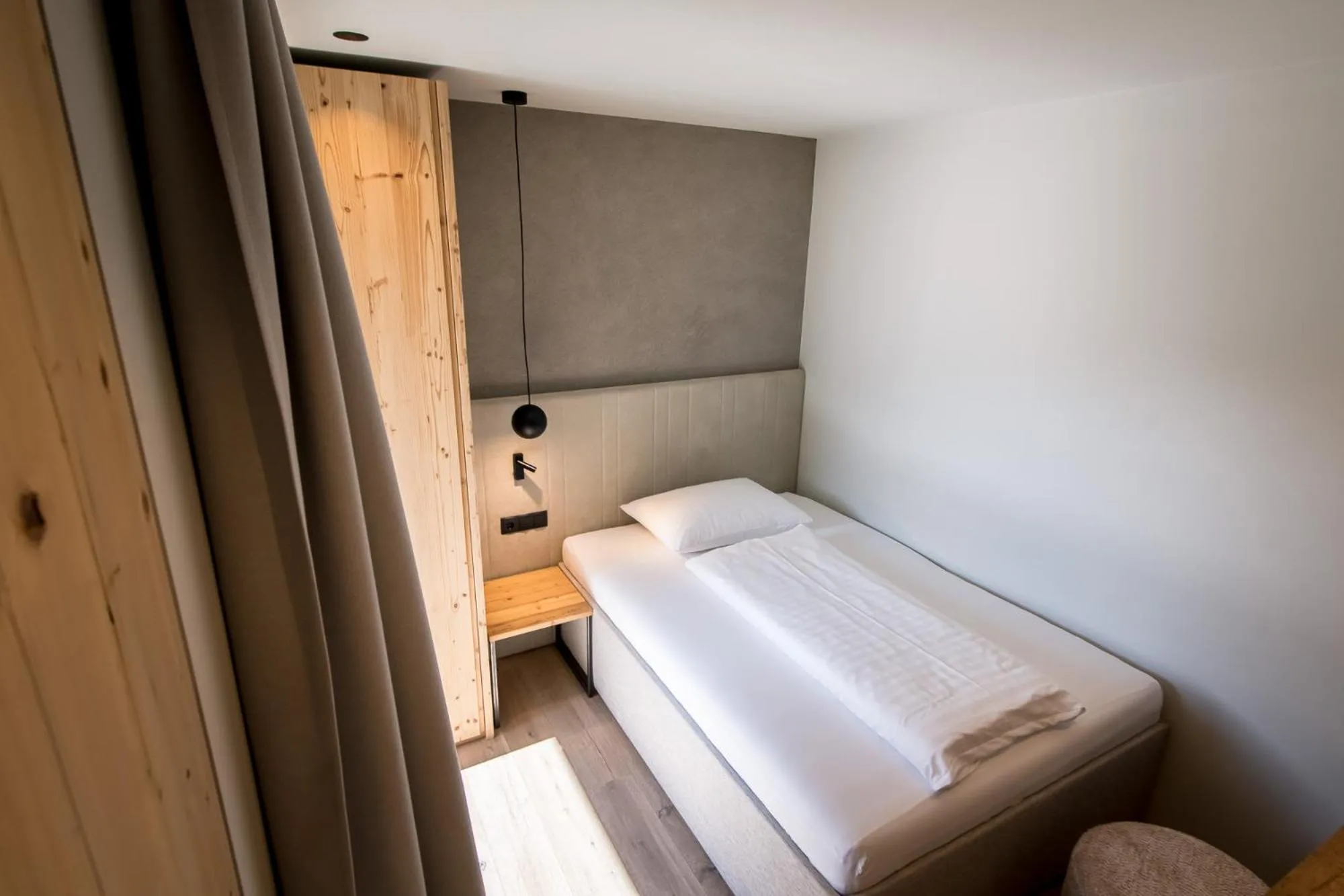 Bedroom, Bed in Hotel Sonnenheim